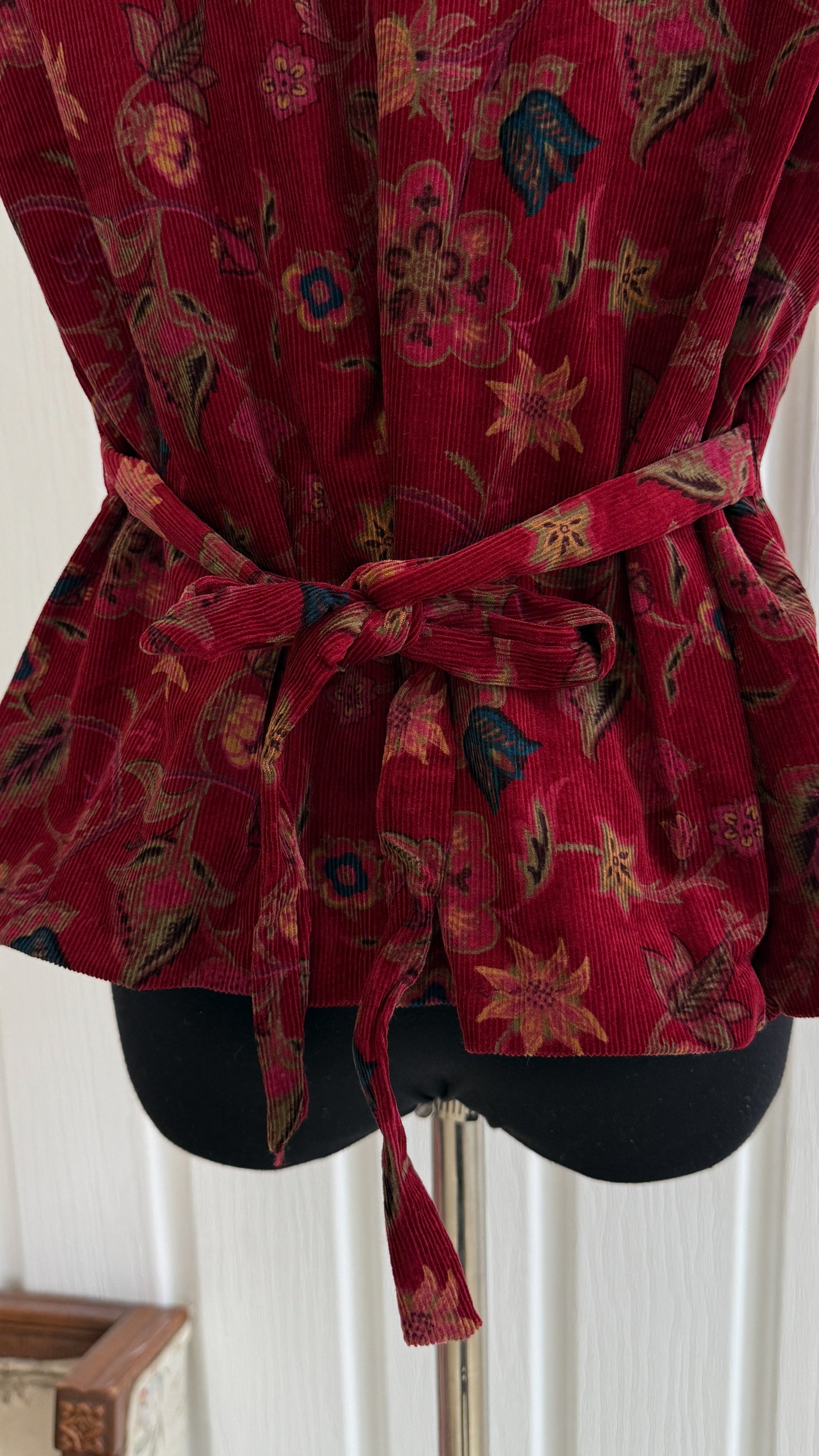 Gilet en corduroy rouge fleuris- large