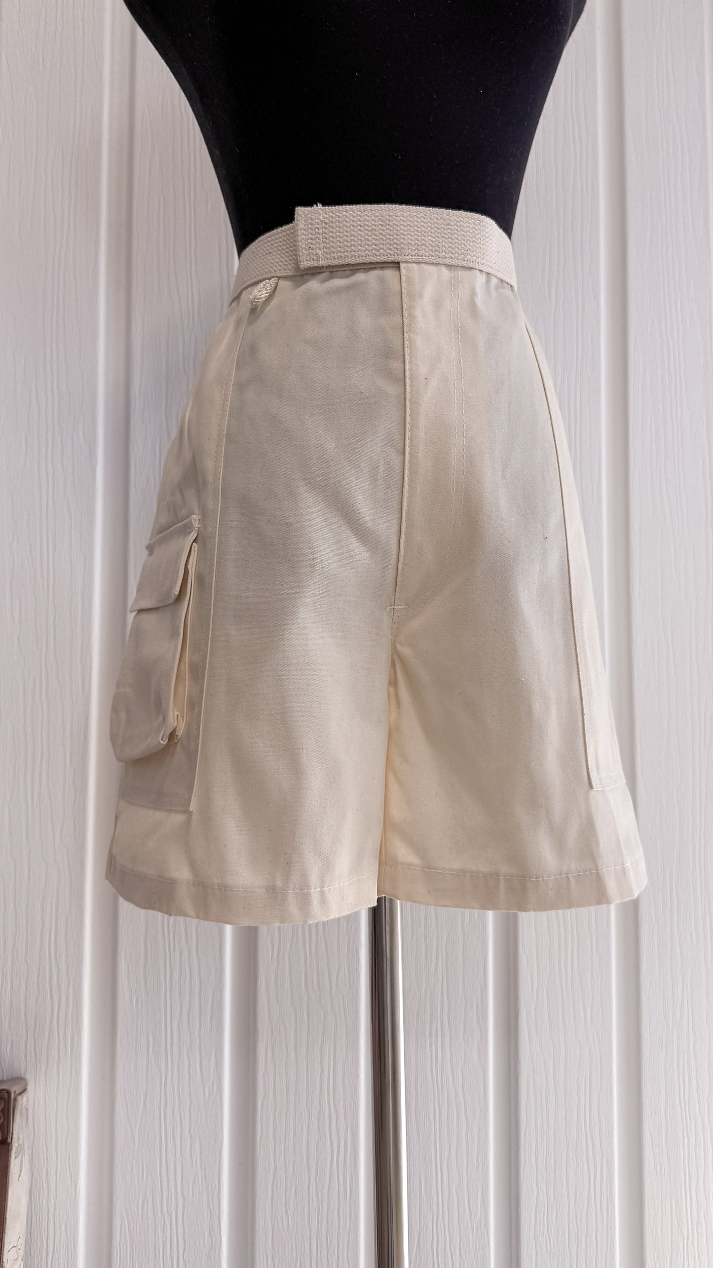 Cream beige shorts - loose fit