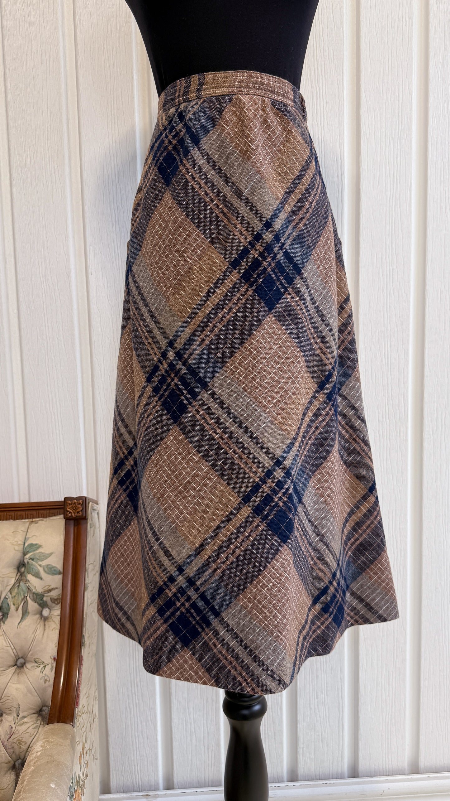 Beige and blue checkered wool skirt - medium