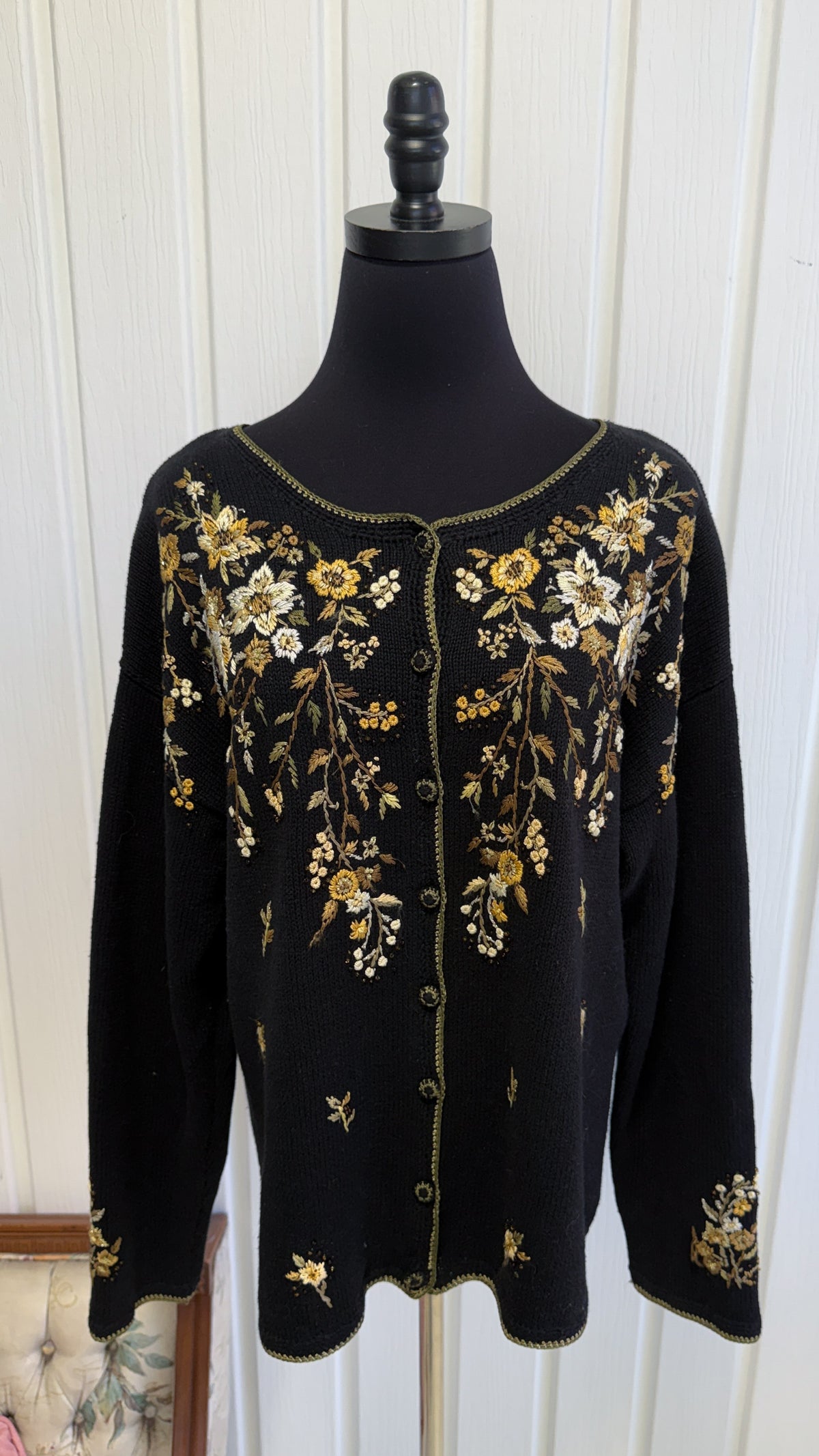 Cardigan tricot noir broderies fleuries- medium