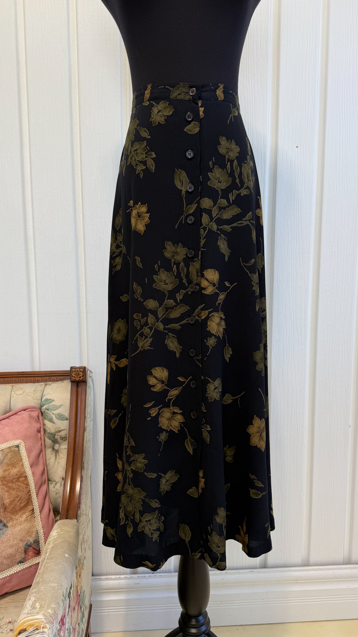 Jupe noire fleurie vert et beige- medium