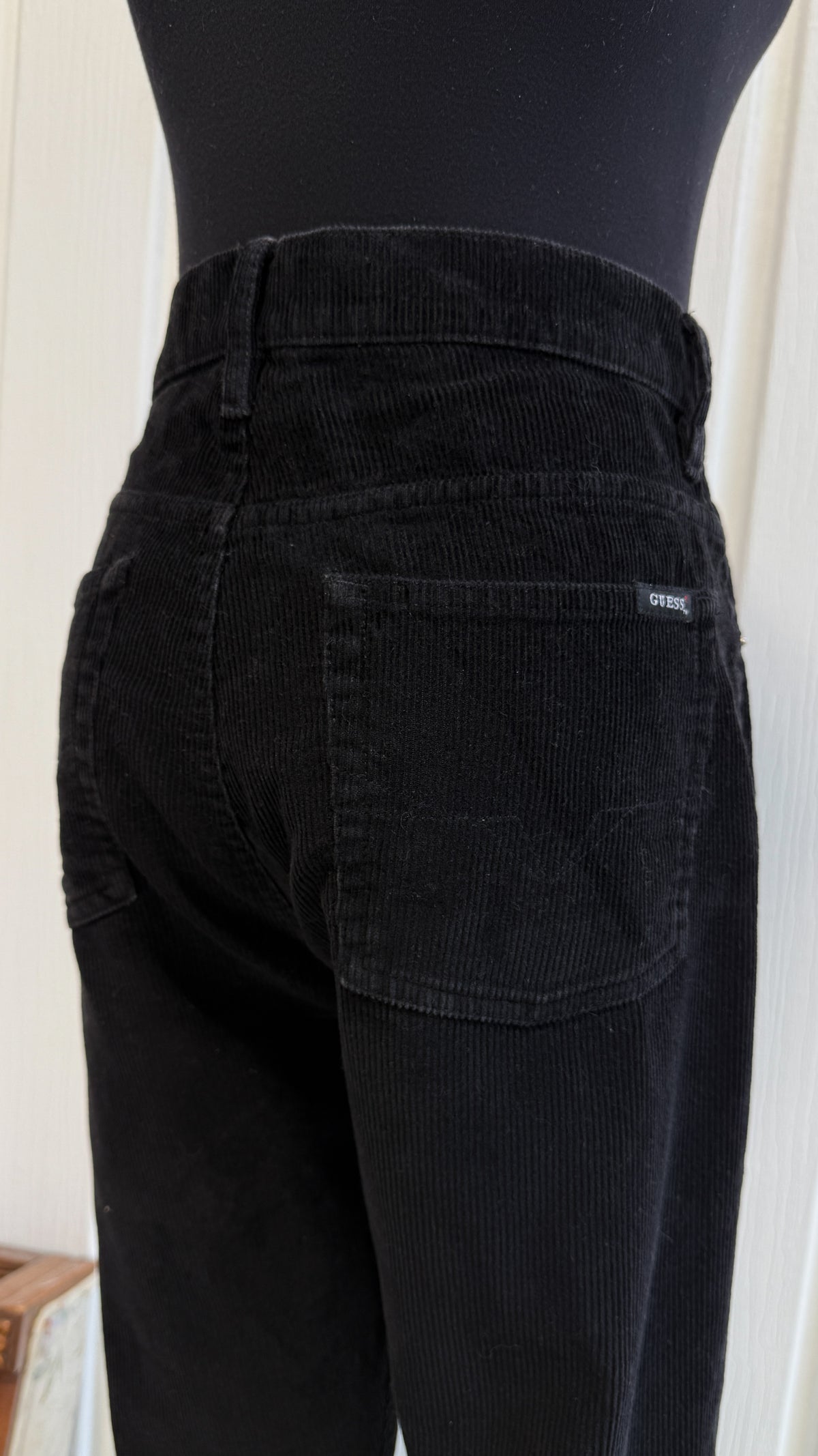 Pantalons en corduroy noir Guess- medium