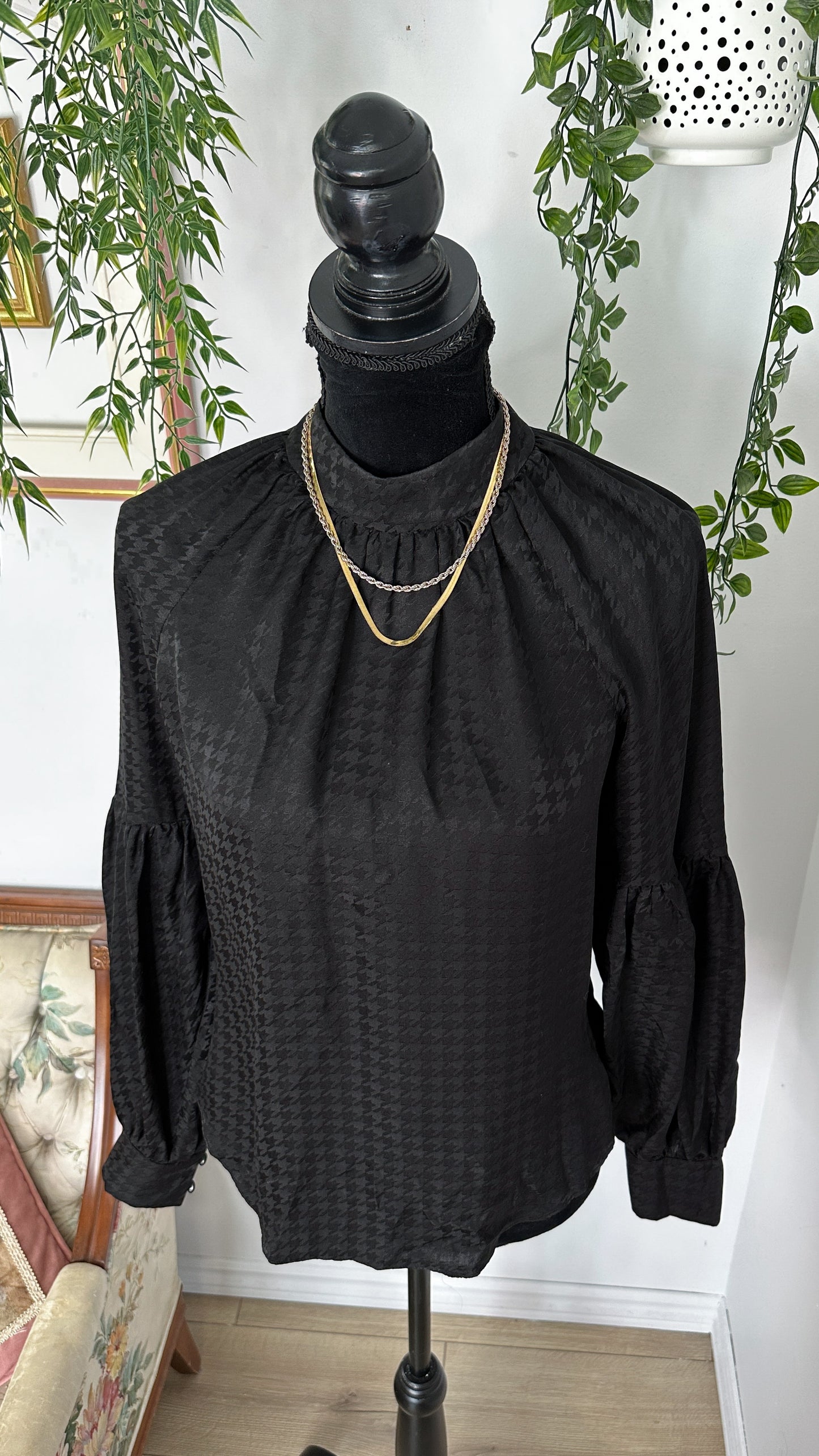 Chemisier noir col montant- medium