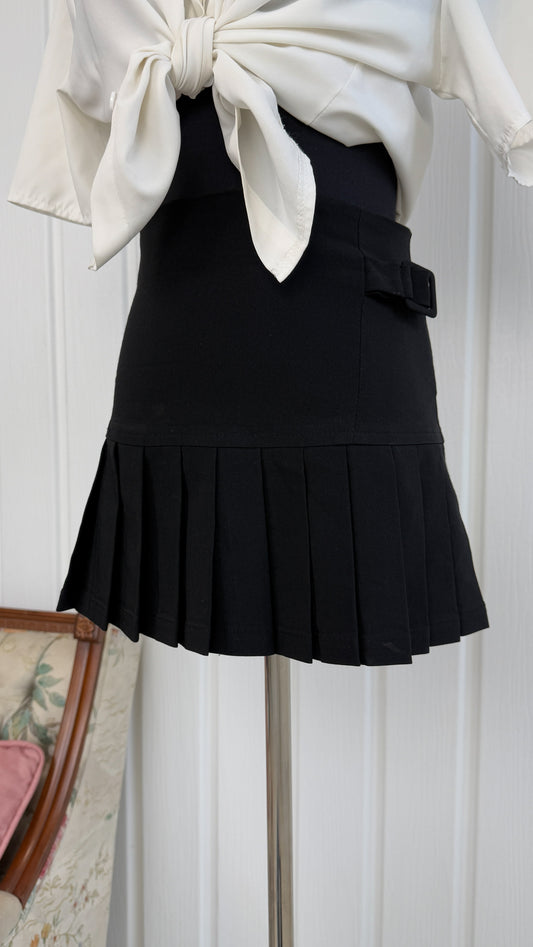 Black low waist schoolgirl skirt - small