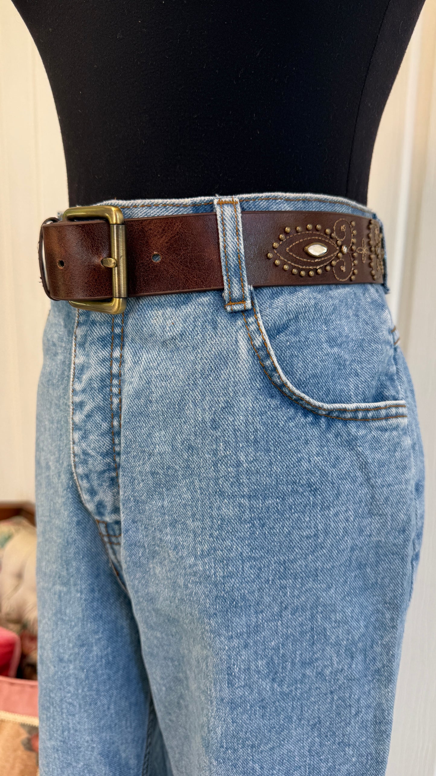 Ceinture brune foncée à motifs- large