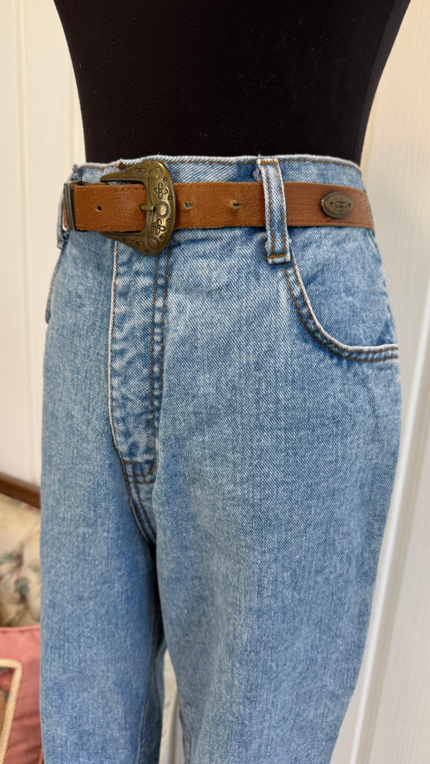 Ceinture en cuir brune fleurie- medium