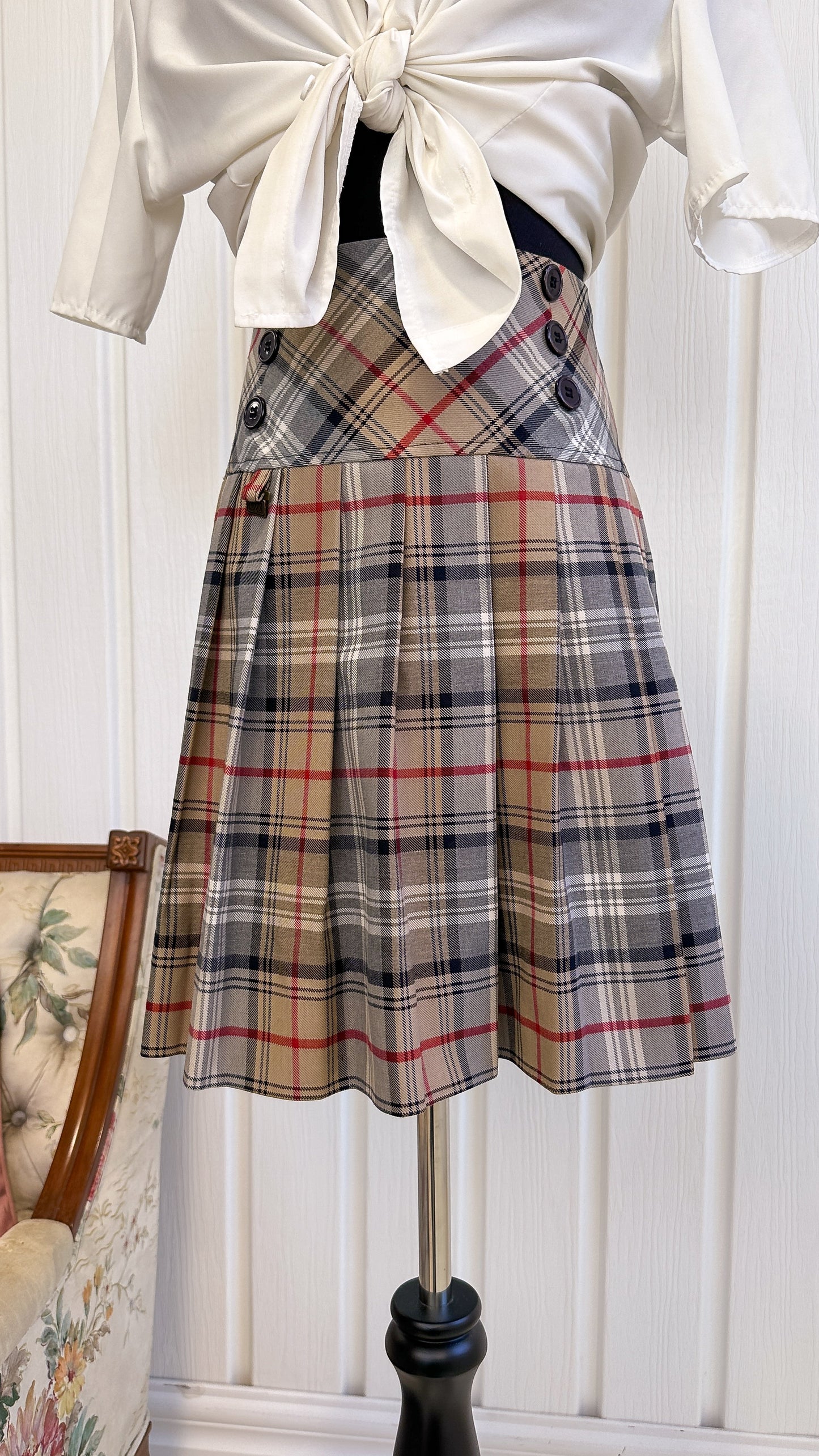 Beige and gray school skirt - small