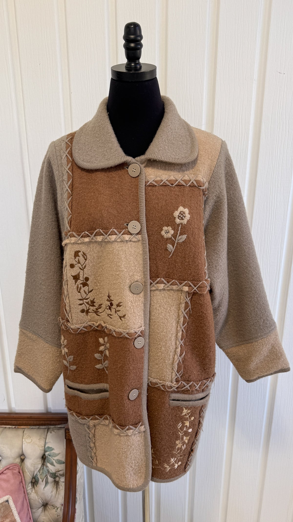 Manteau en lainage beige brodé- large