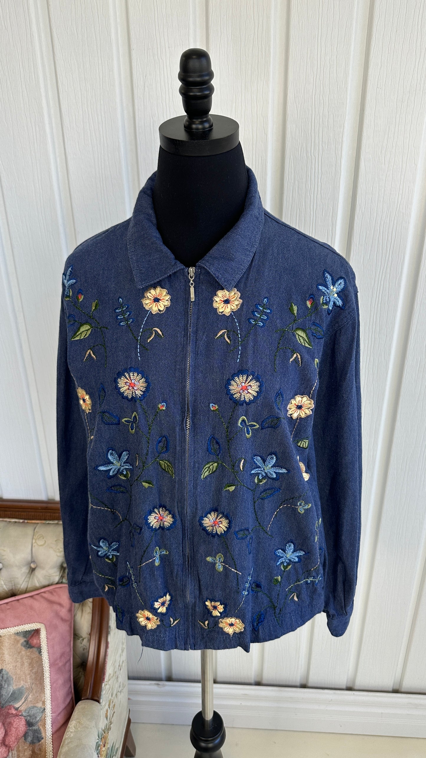 Floral embroidered denim jacket - large