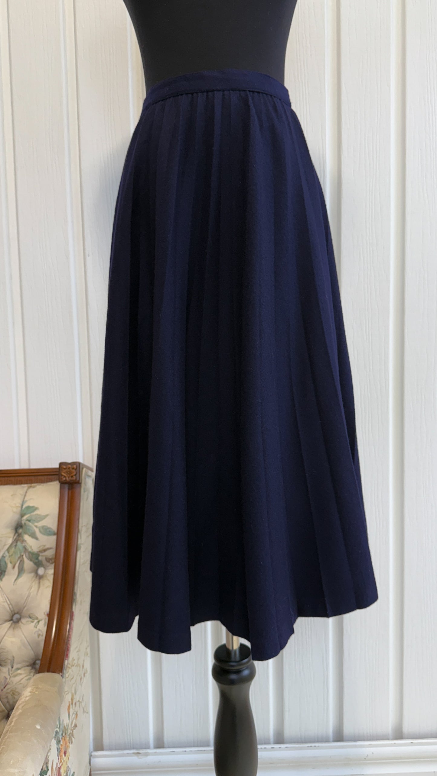 Navy blue flared wool skirt - small