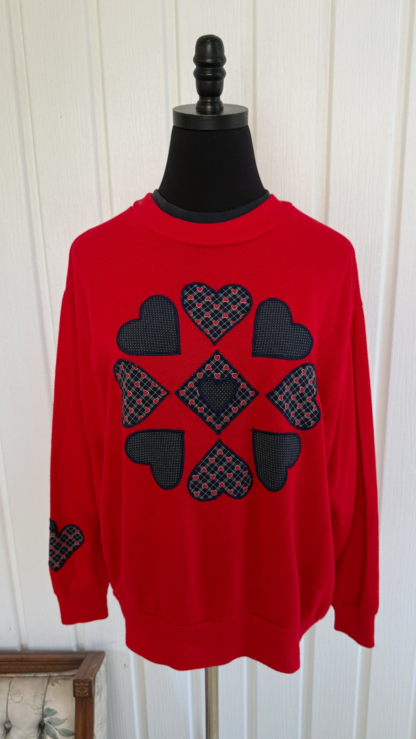 Chandail rouge coeurs- medium