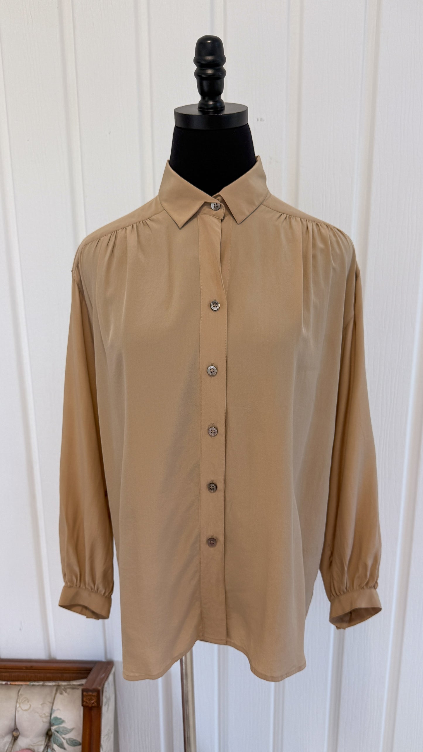 Chemisier beige à plis- large