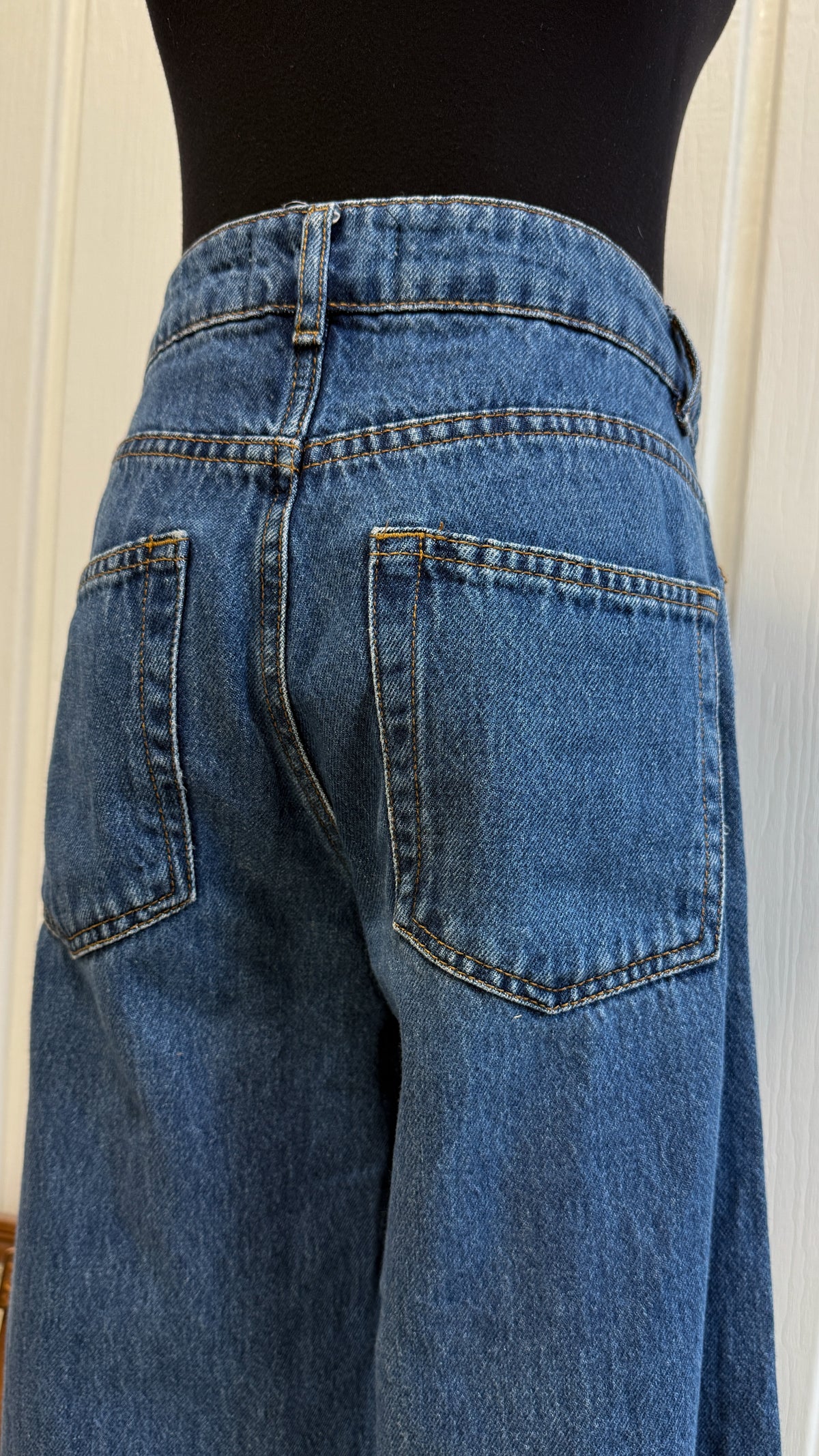 Jeans bleu foncé évasé Mango- small