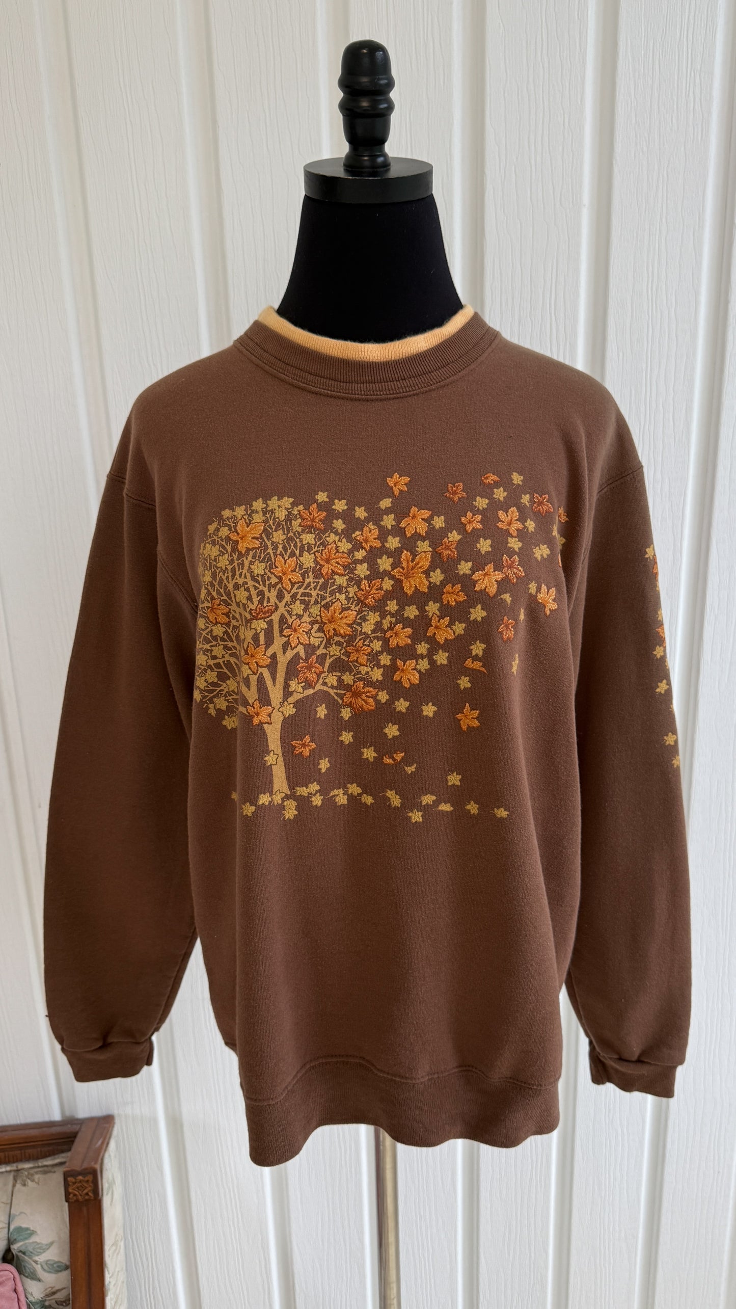 Chandail crewneck brun feuilles - small