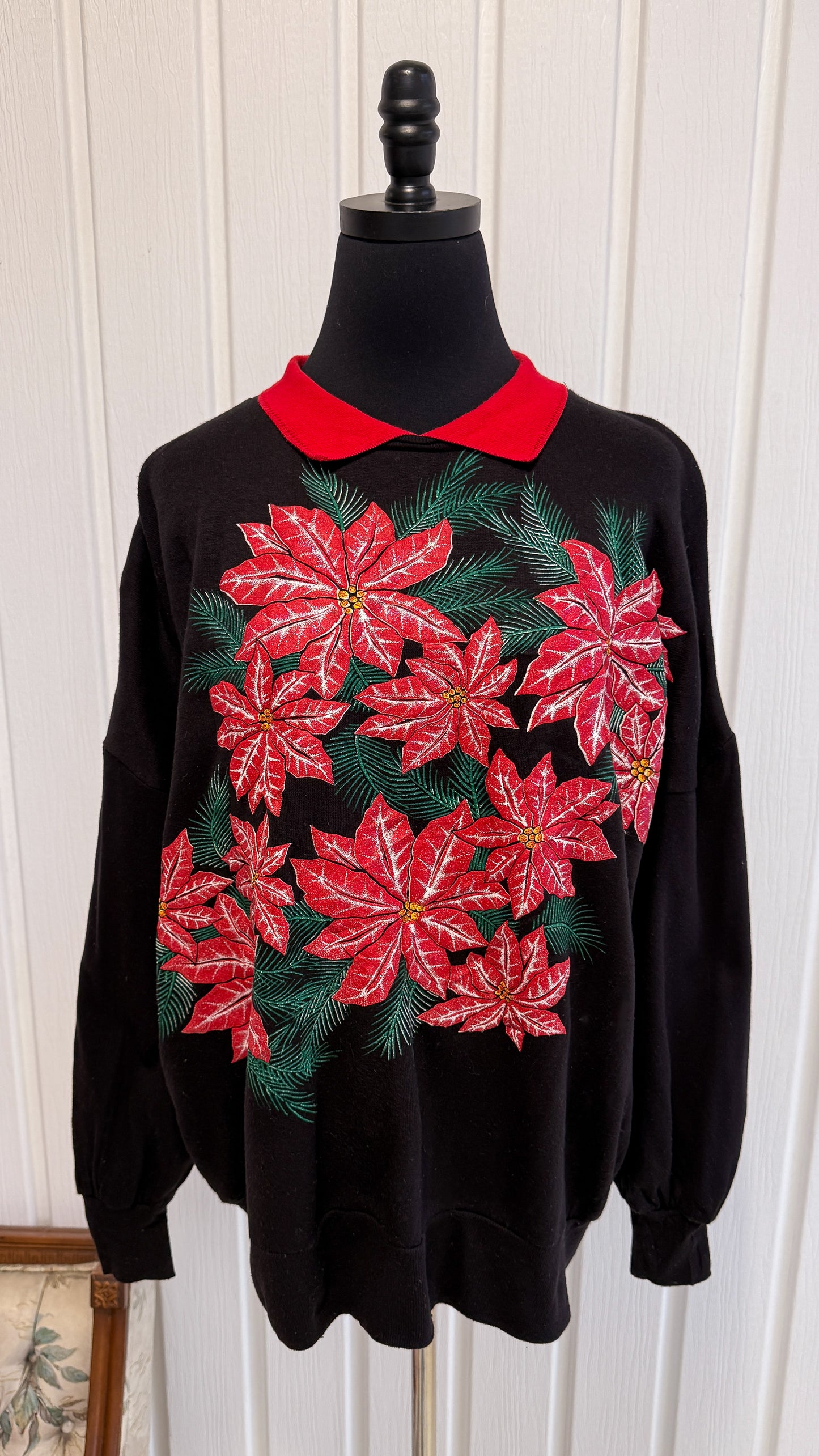 Chandail crewneck noir fleurs de Noël- large