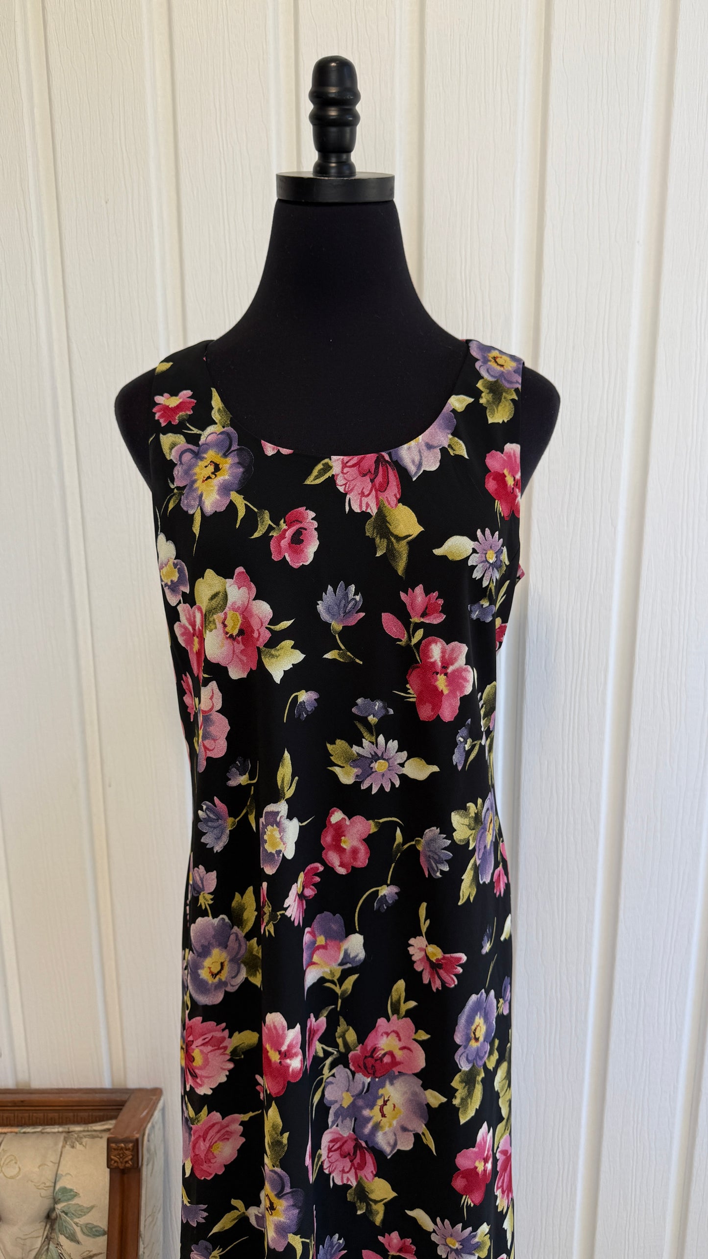 Robe noire fleurie rose et mauve- large