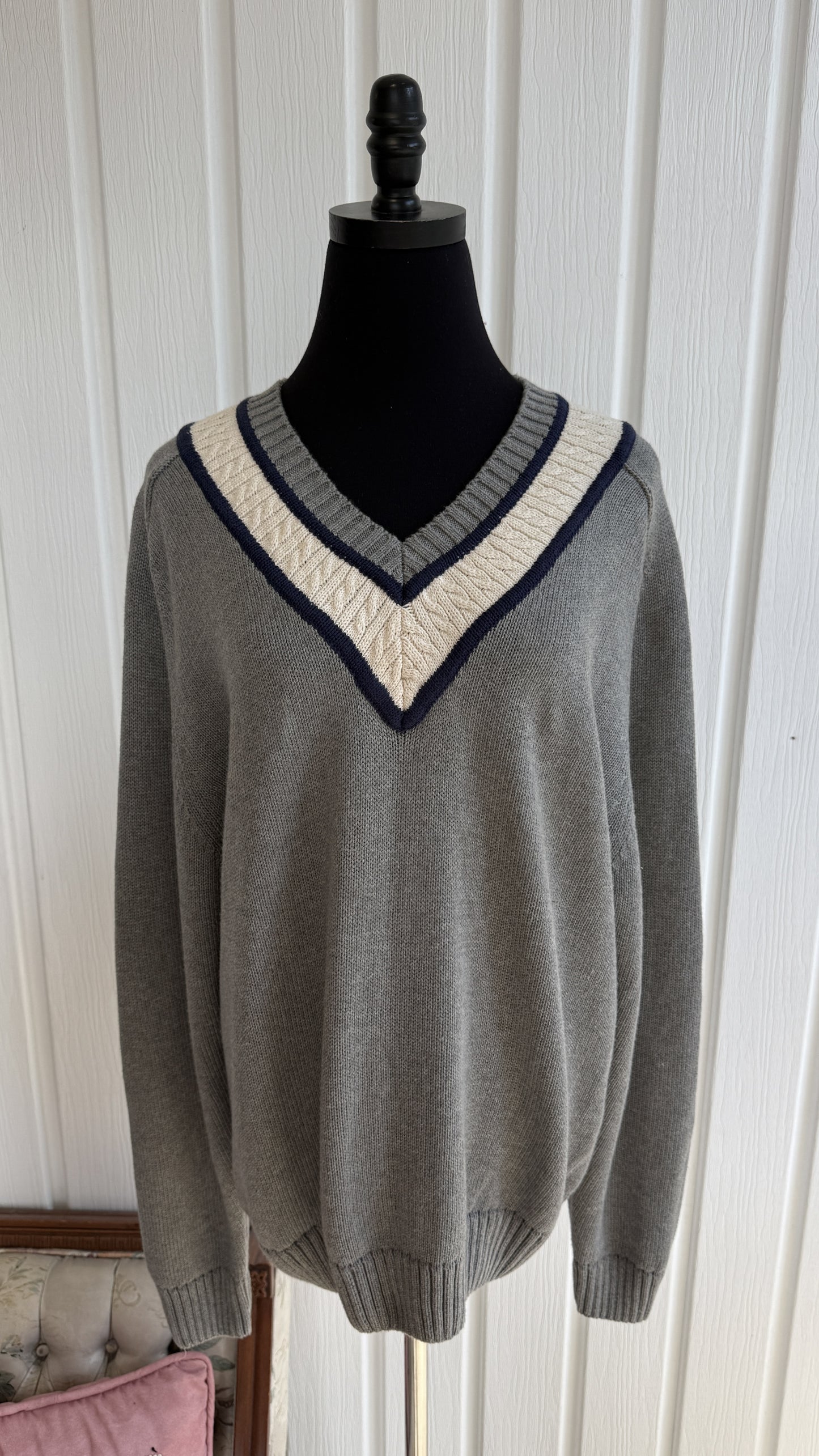 Chandail tricot gris col en v- medium