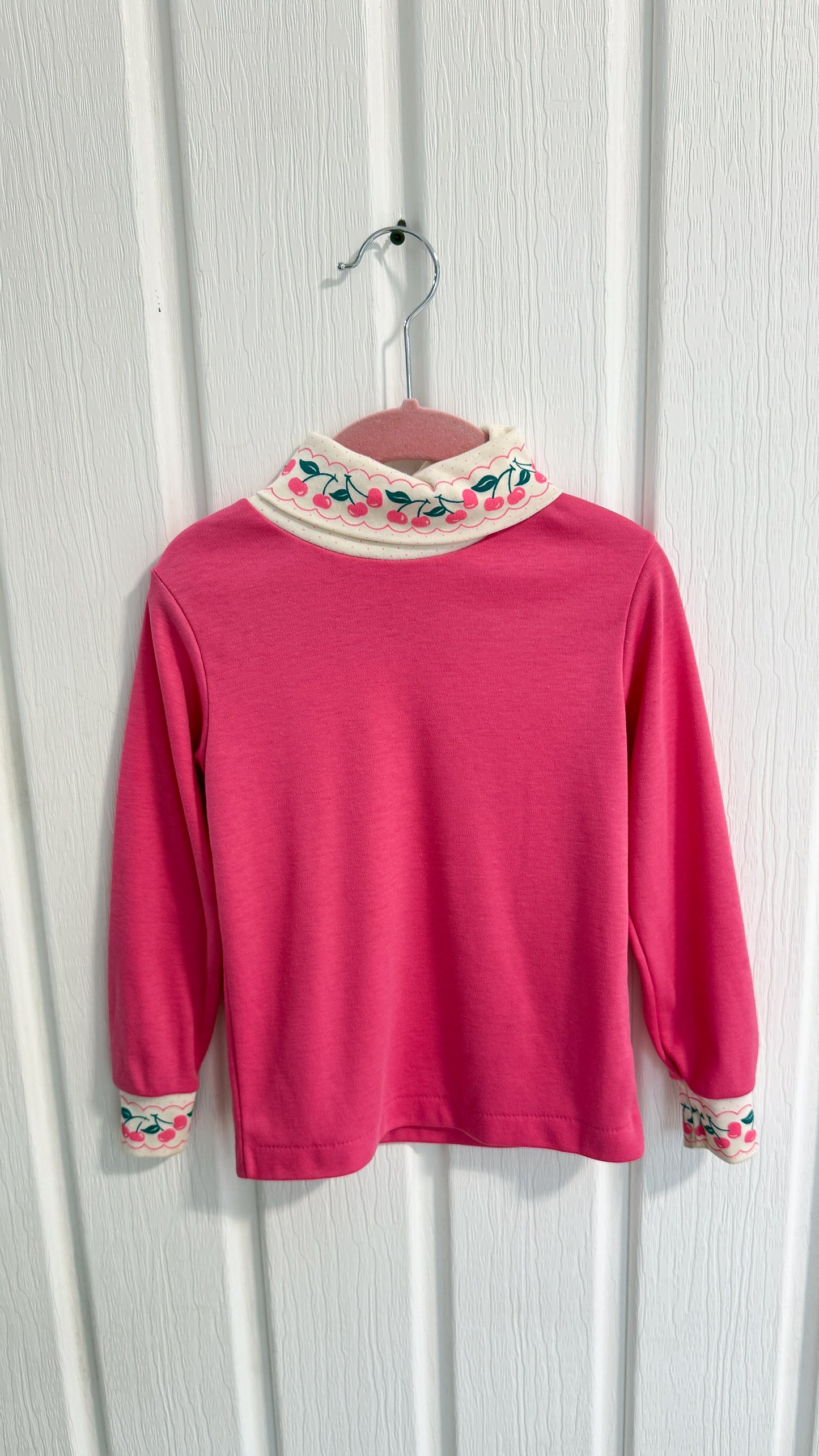 Enfants- chandail rose col roulé cerises- 5ans