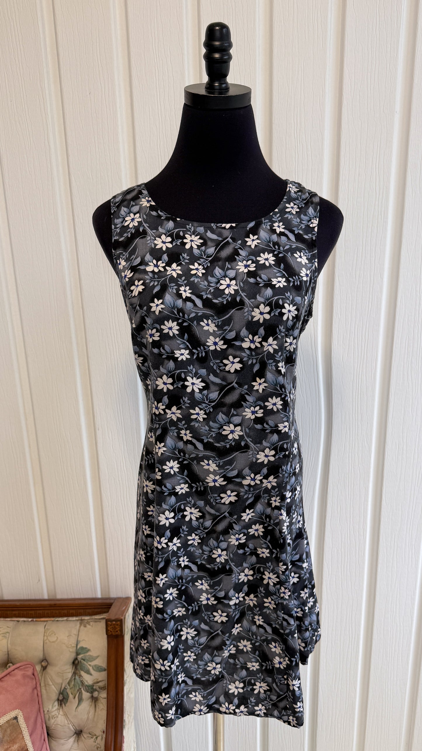 Robe noir/grise fleurie blanche- small