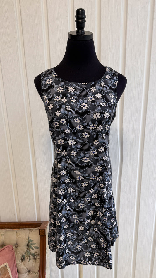 Robe noir/grise fleurie blanche- small