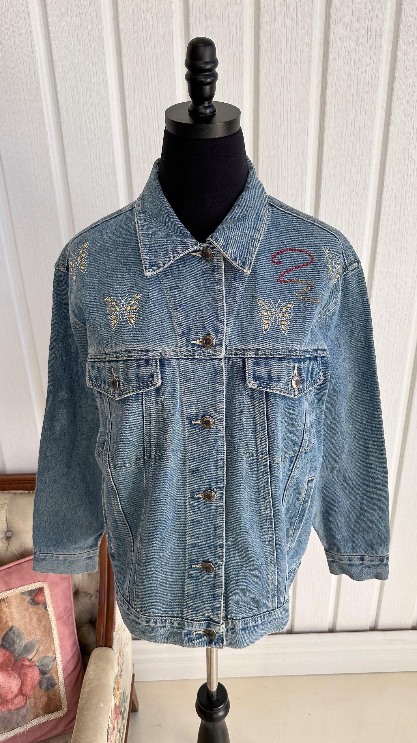 Embroidered denim jacket - medium