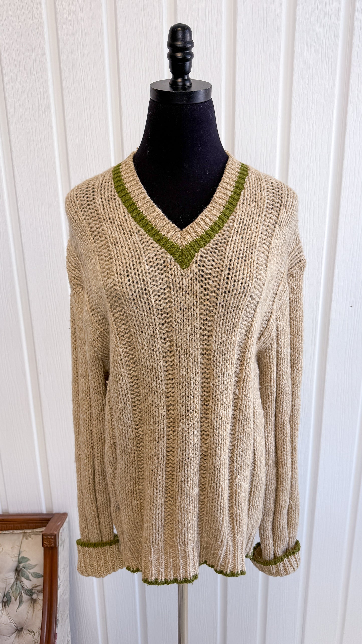Beige knit sweater - medium