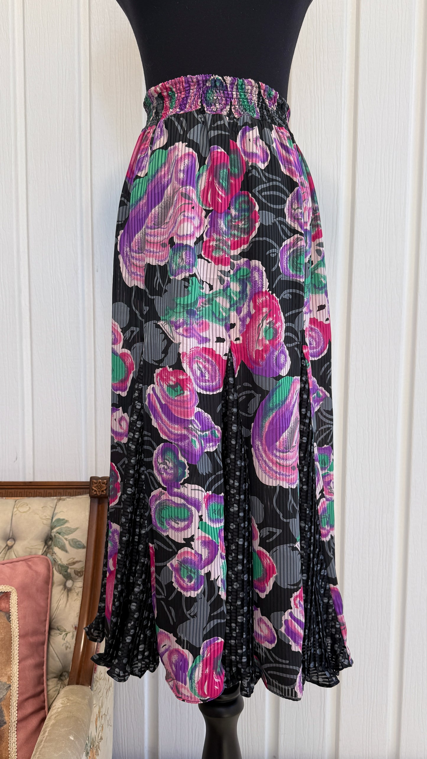 Jupe noire fleurie rose et mauve- medium