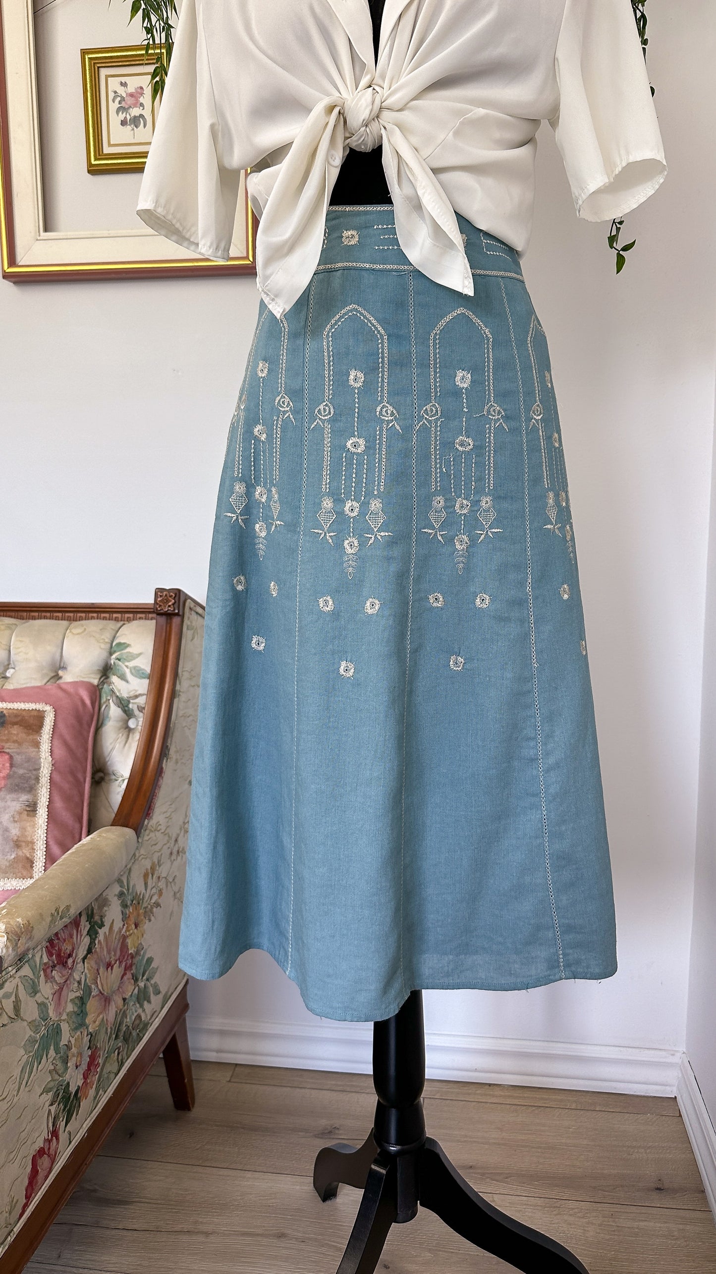 Embroidered blue linen skirt - small