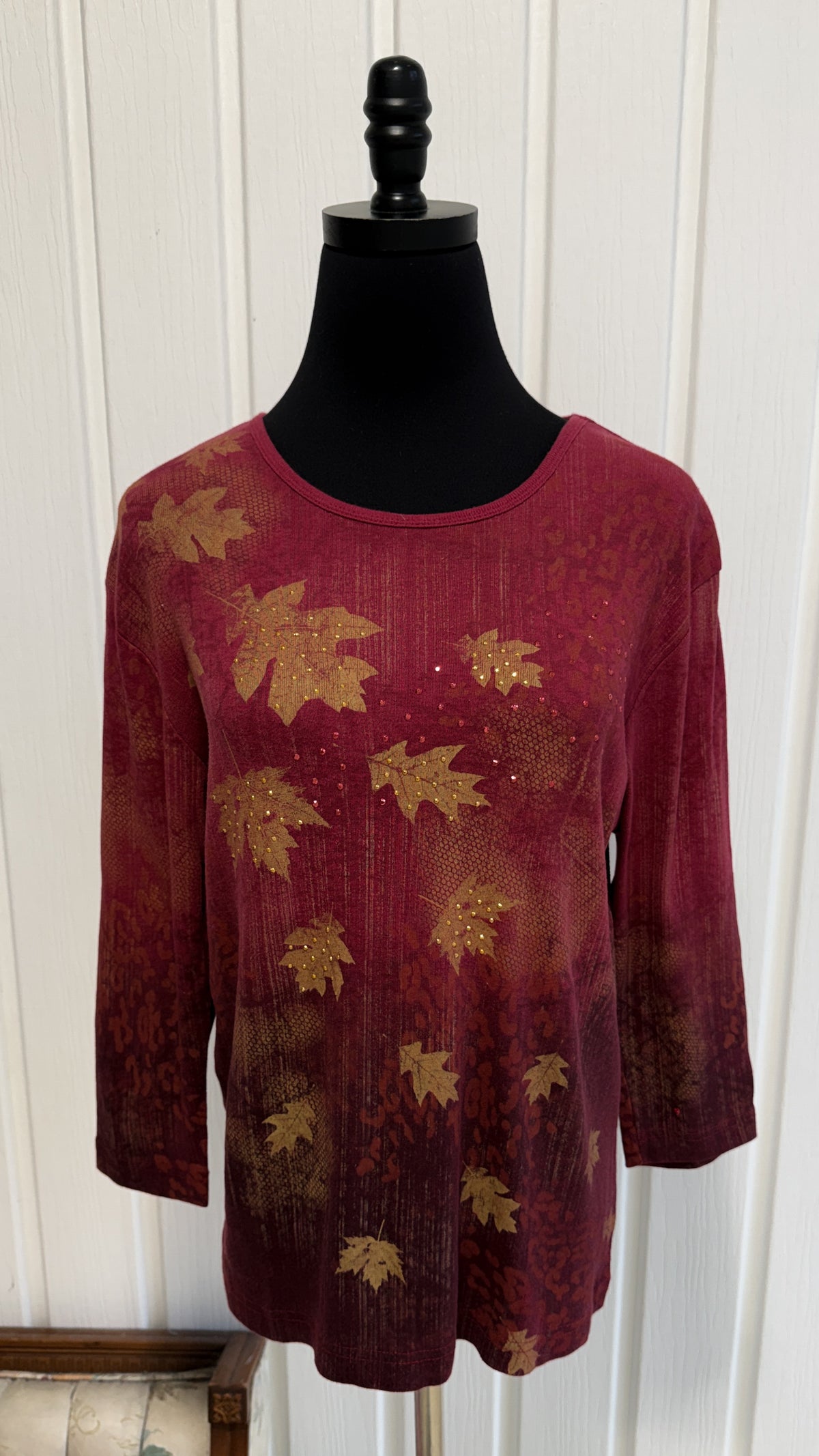 Chandail rouge feuilles- medium