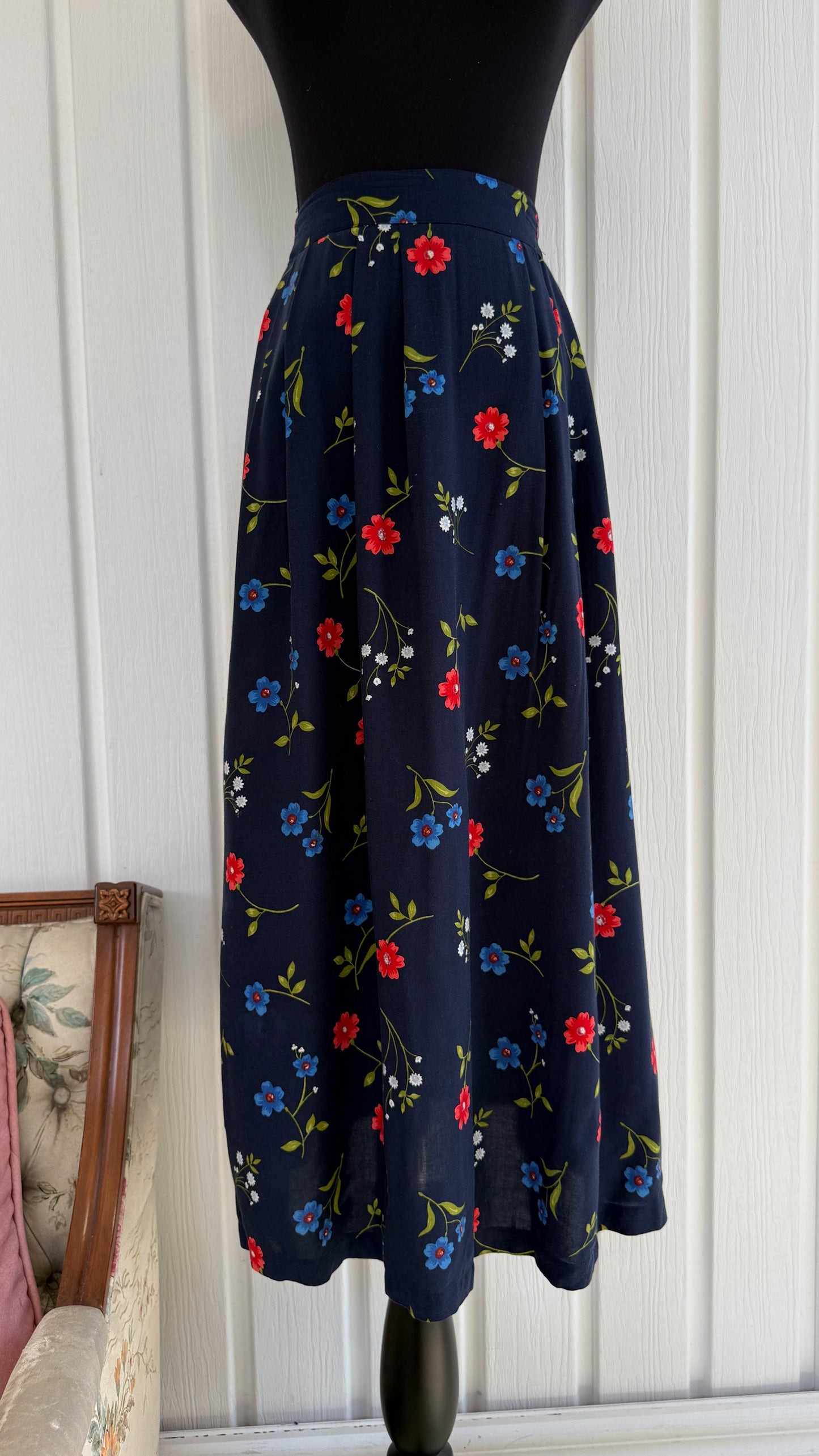 Jupe marine fleurie rouge et bleu- medium