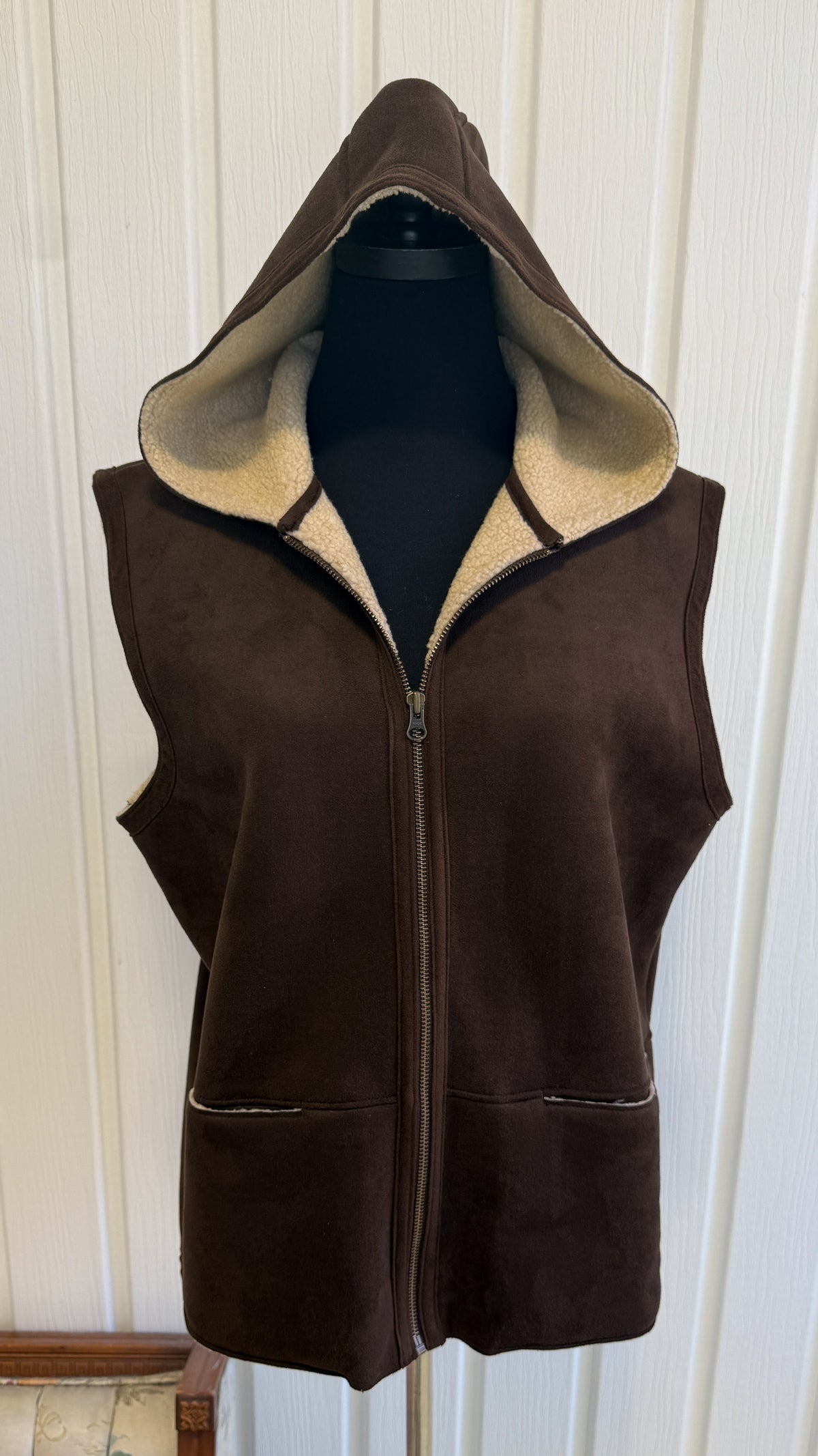Veste sans manche brune en faux suede- large