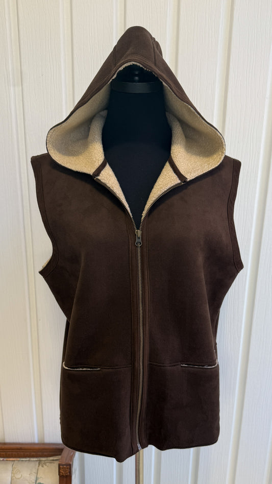 Veste sans manche brune en faux suede- large
