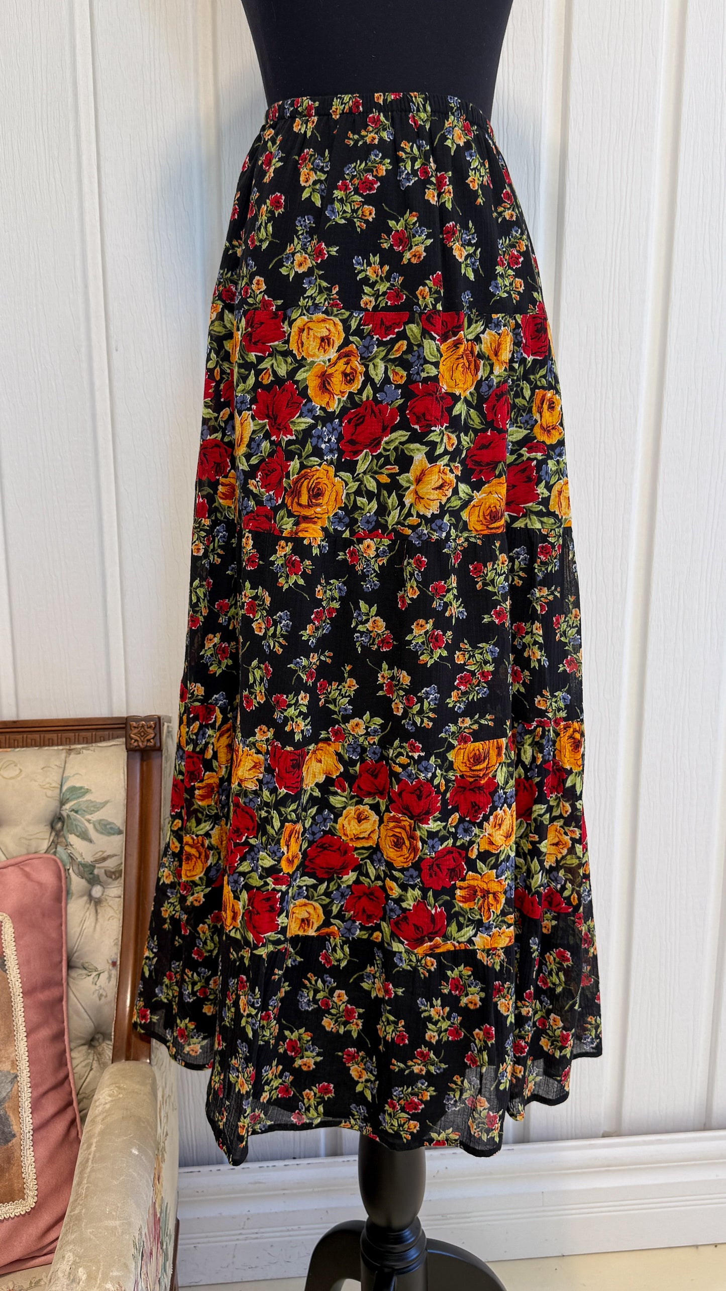 Jupe noire fleurie évasée- medium/large
