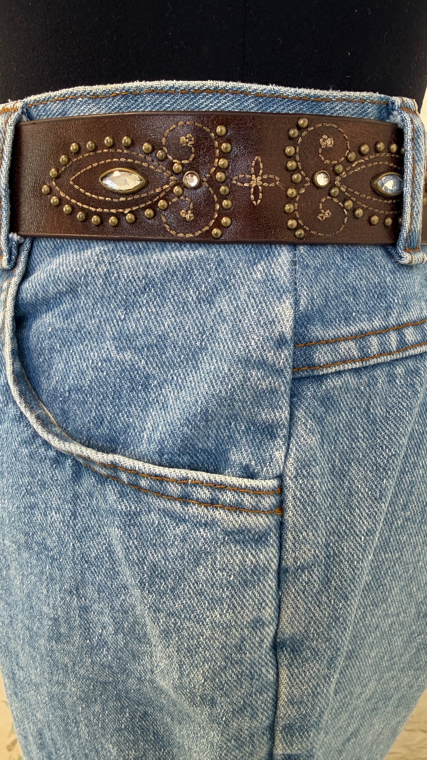 Ceinture brune foncée à motifs- large