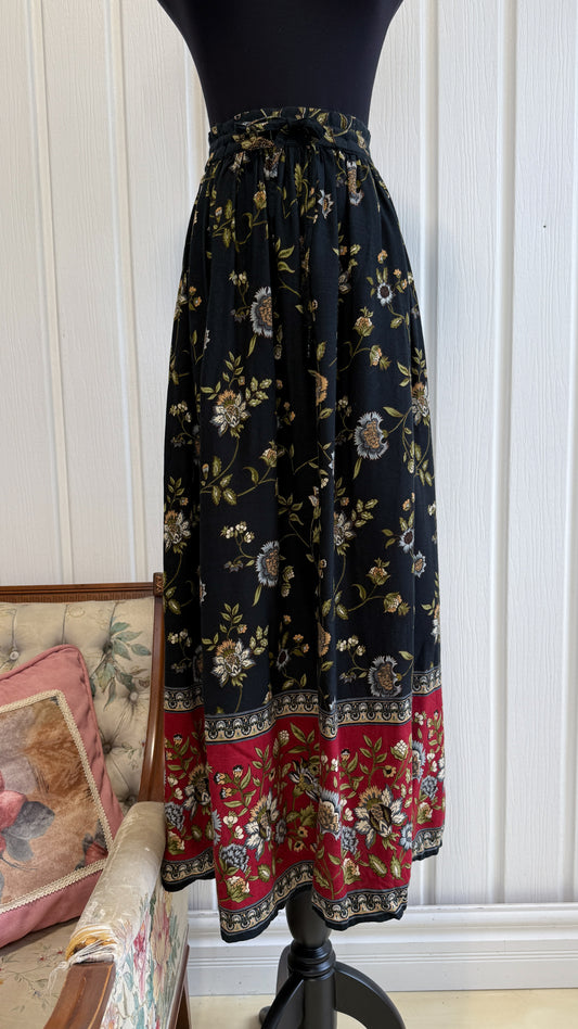 Jupe noire fleurie beige et verte- large