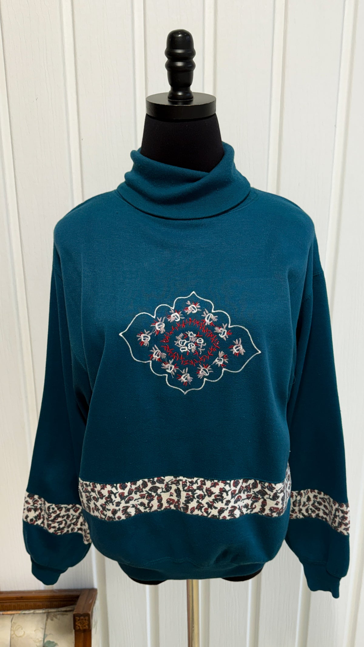 Chandail col roulé turquoise fleuris- small