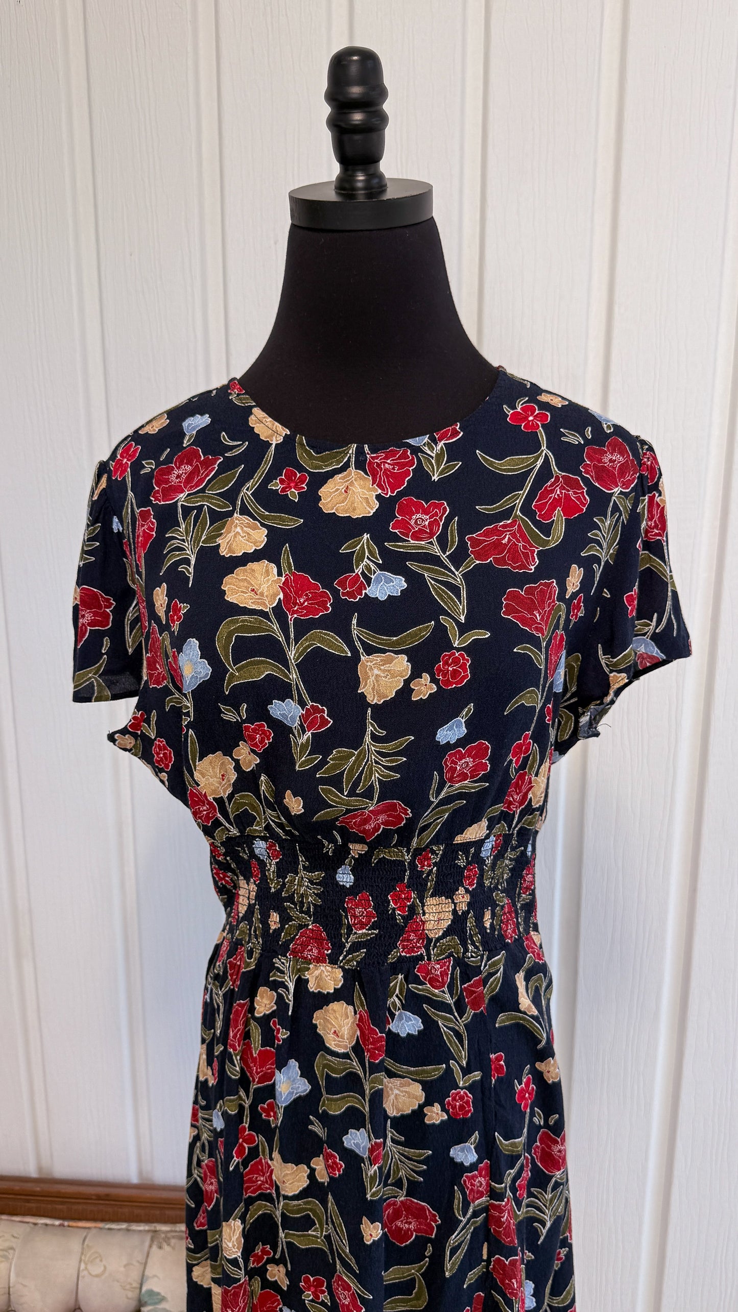 Robe marine fleurie rouge et beige- large