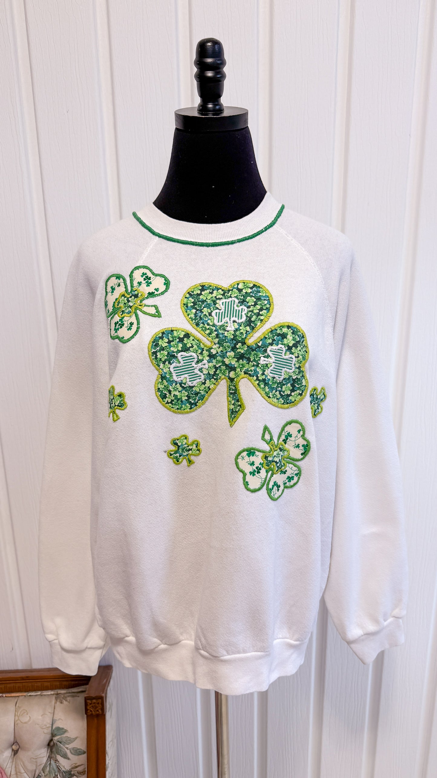 Chandial crewneck blanc motif trefles- large