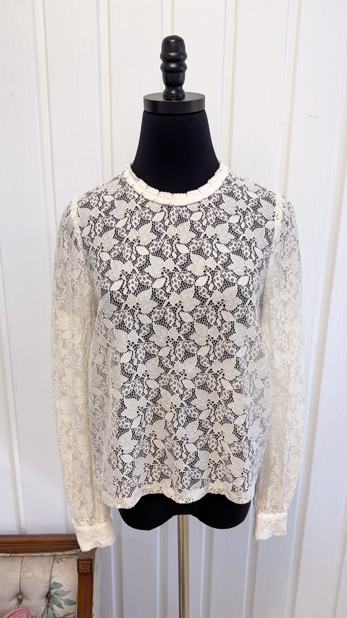 Chemisier/chandail en dentelle blanc- small