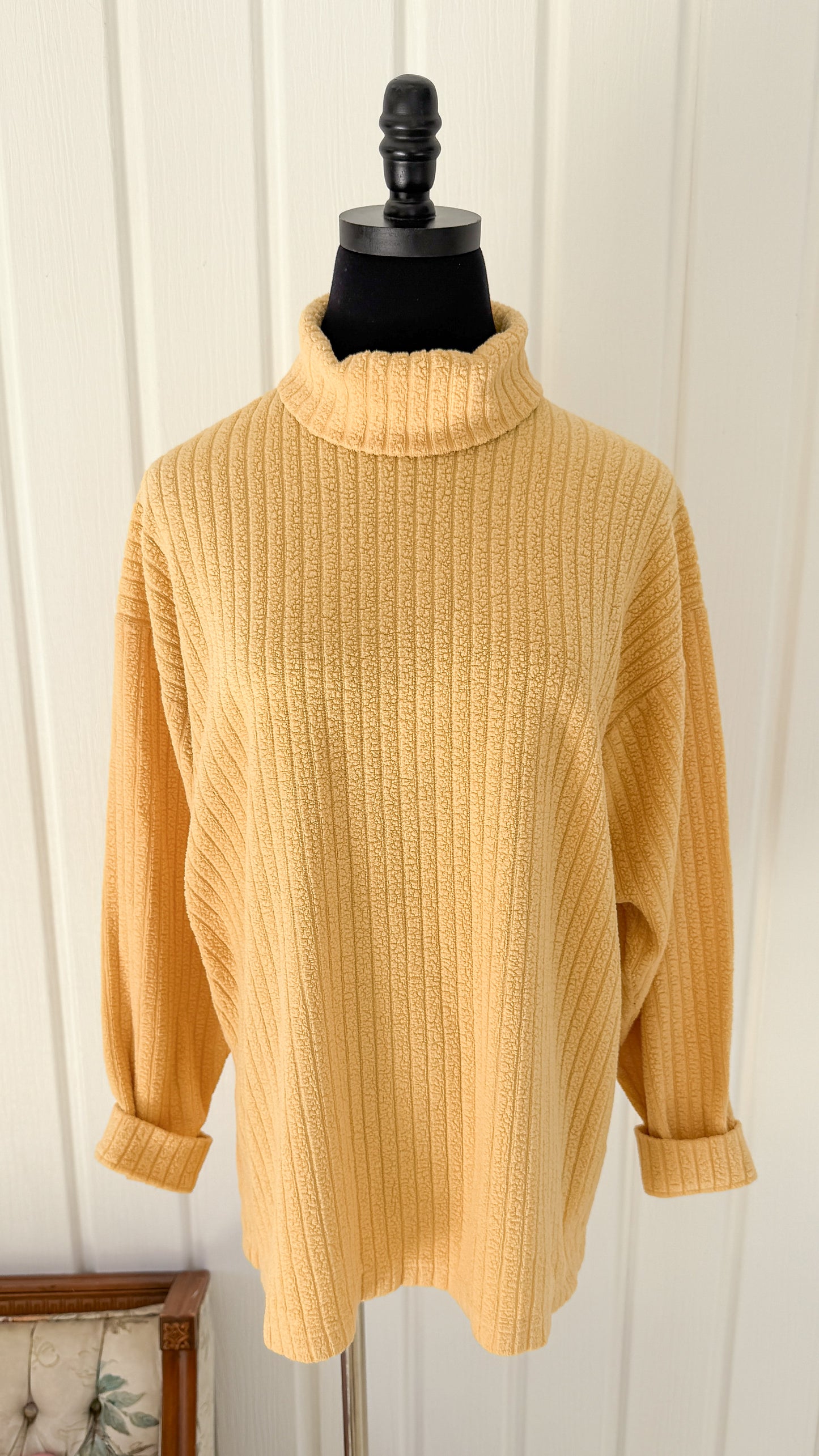 Chandail côtelé jaune col roulé- medium