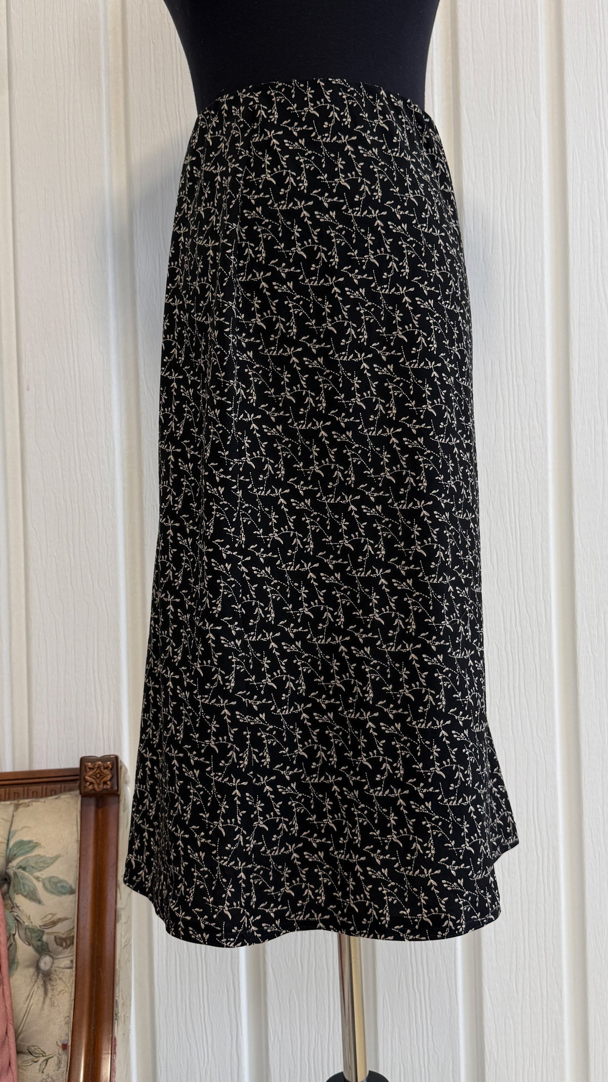 Jupe noire fleuris beige- large