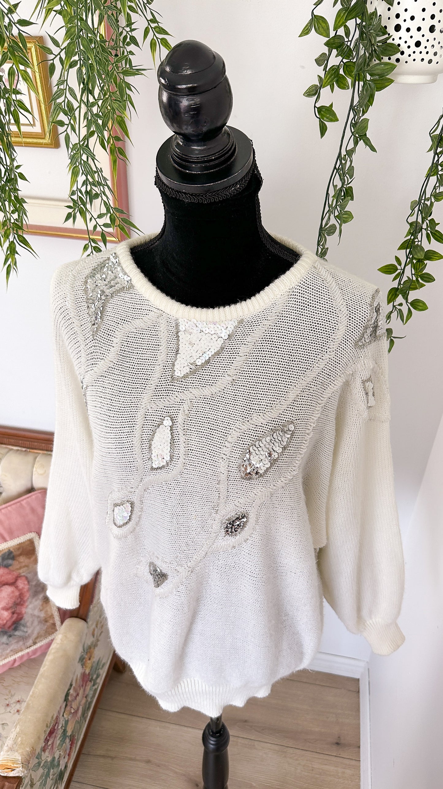 Embroidered white knit sweater - medium