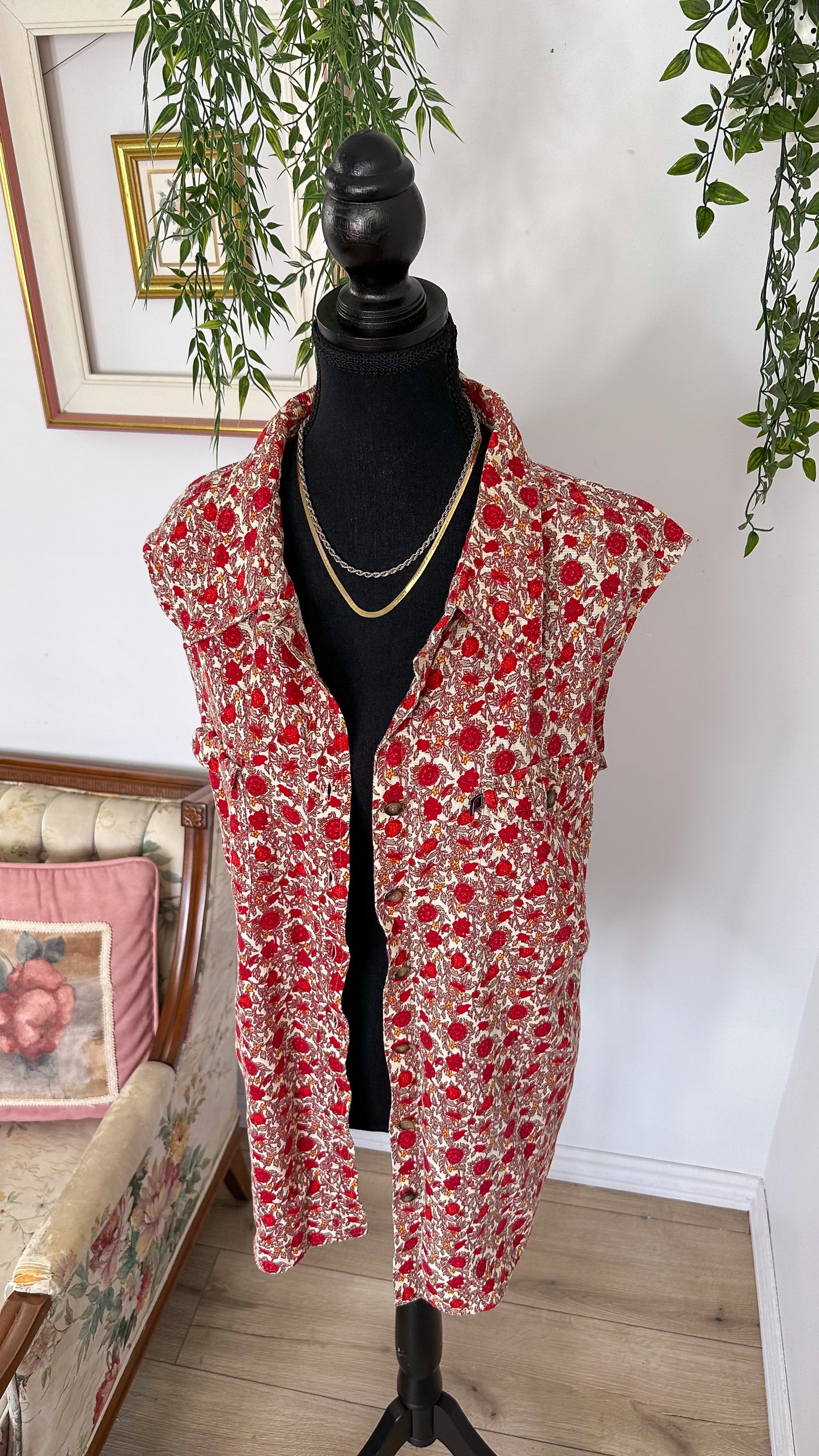 Red floral sleeveless blouse - plus size