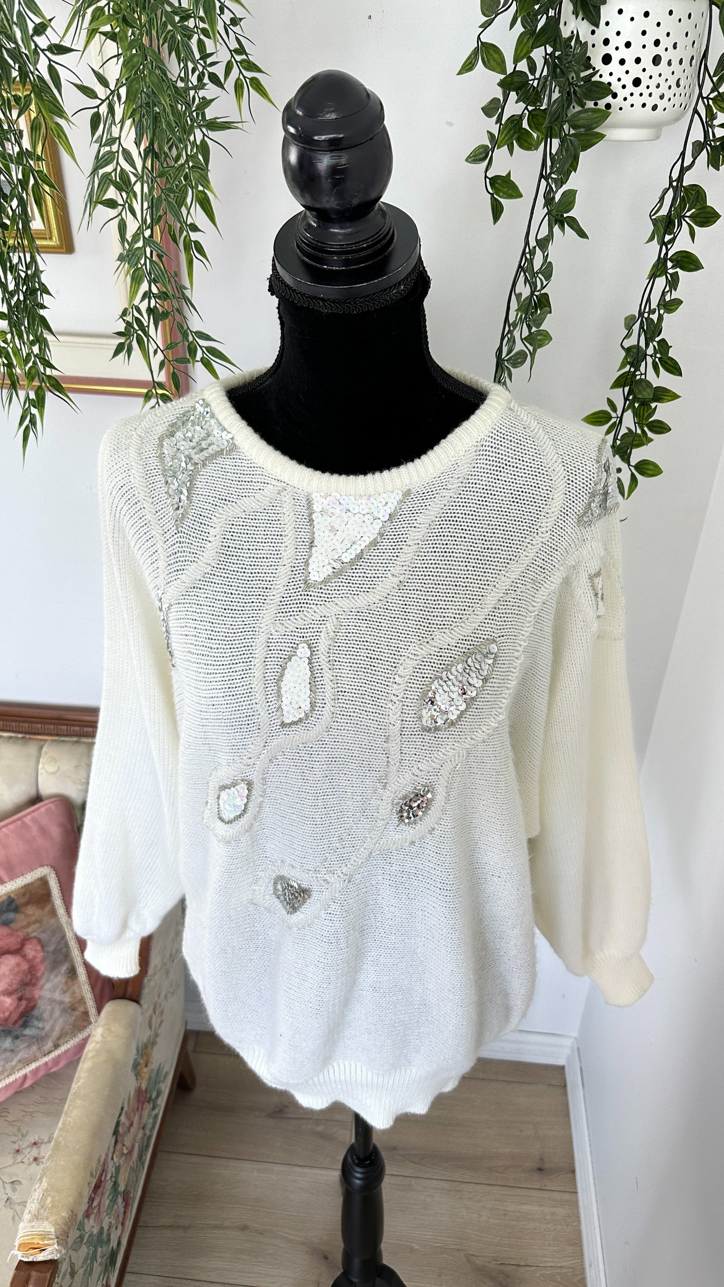 Embroidered white knit sweater - medium