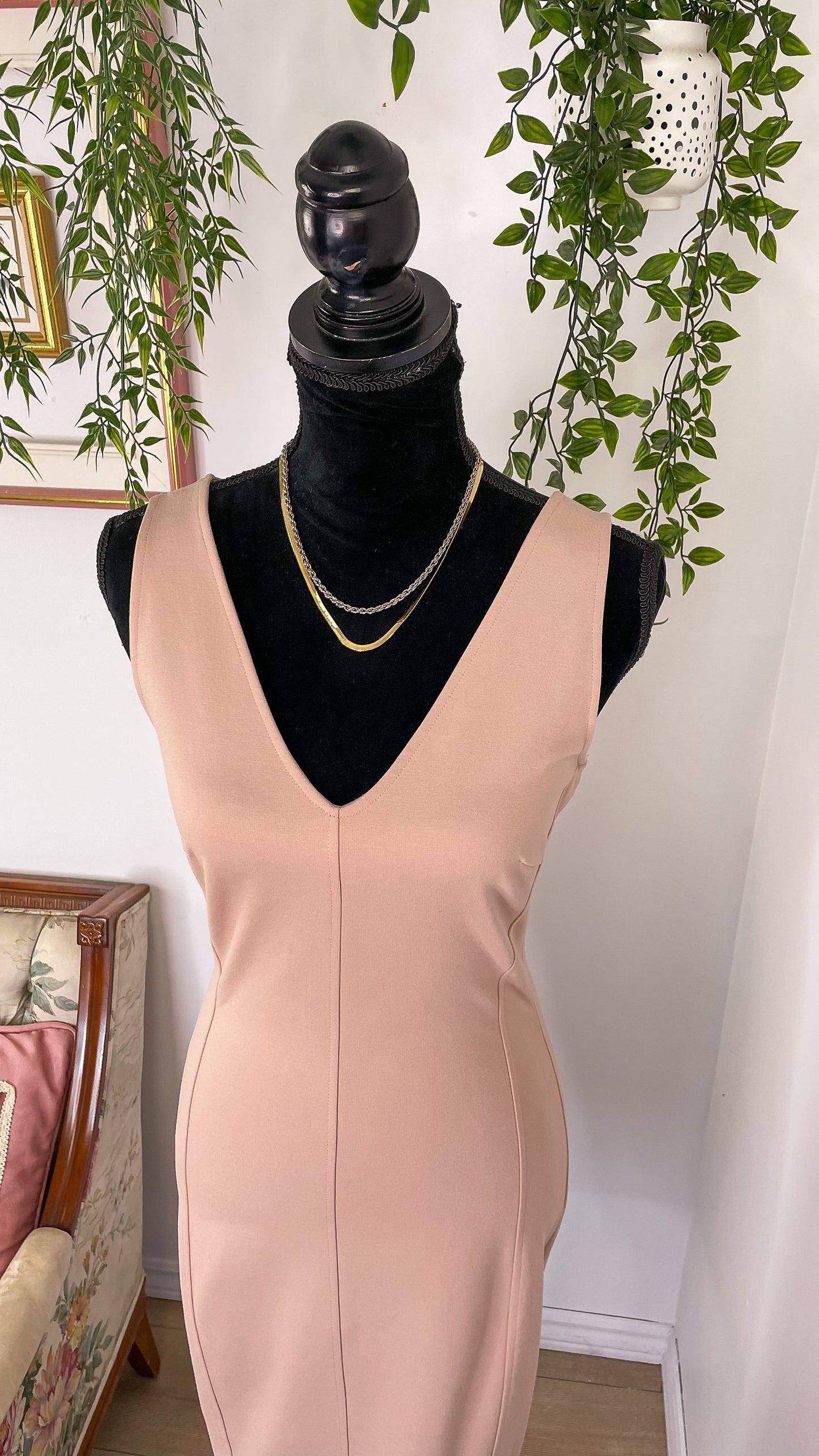 Robe beige moulante-small