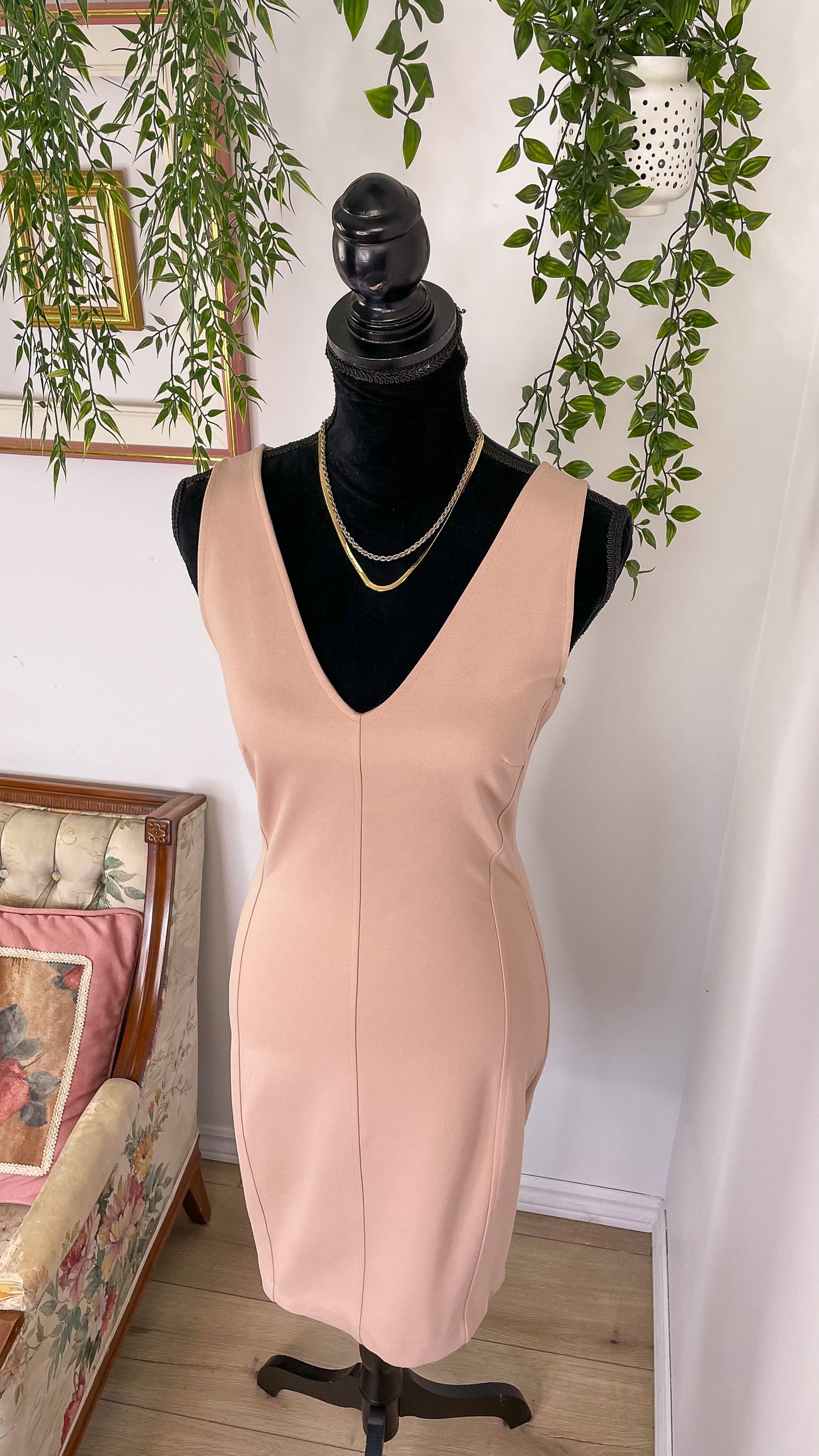 Robe beige moulante-small