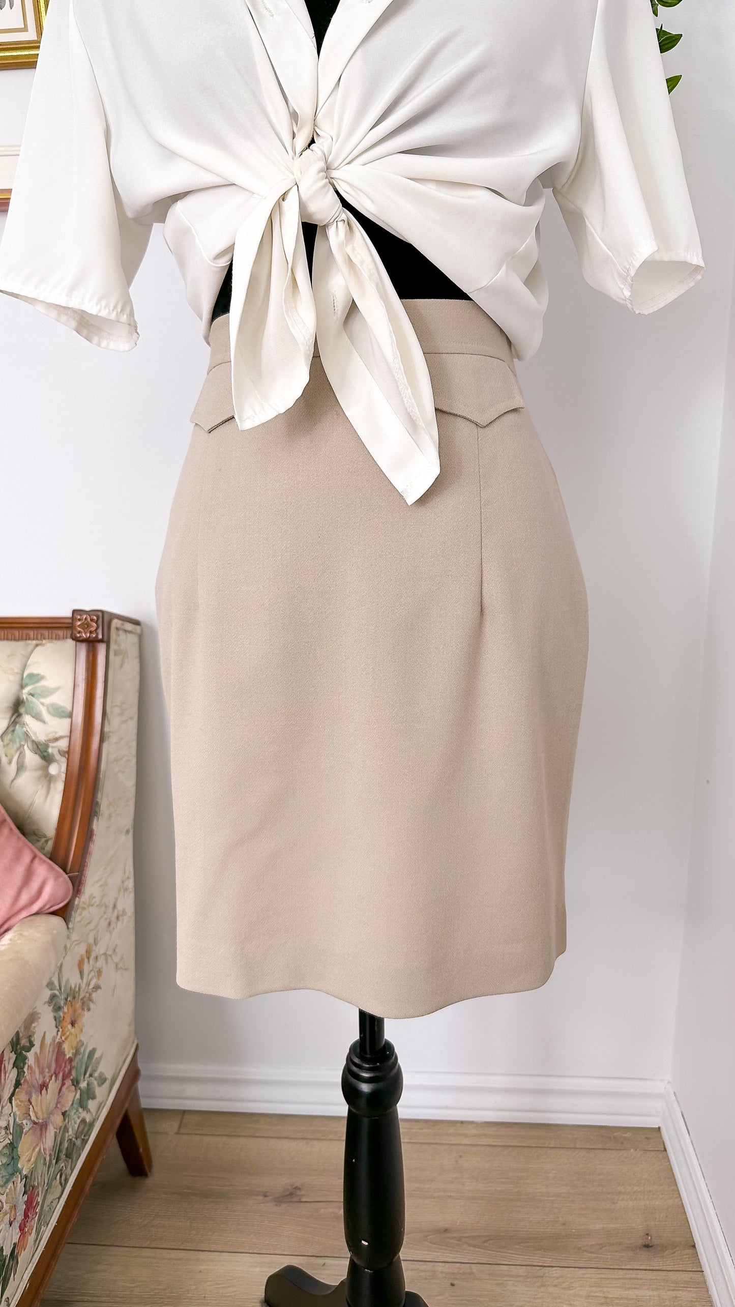 Short beige skirt - small