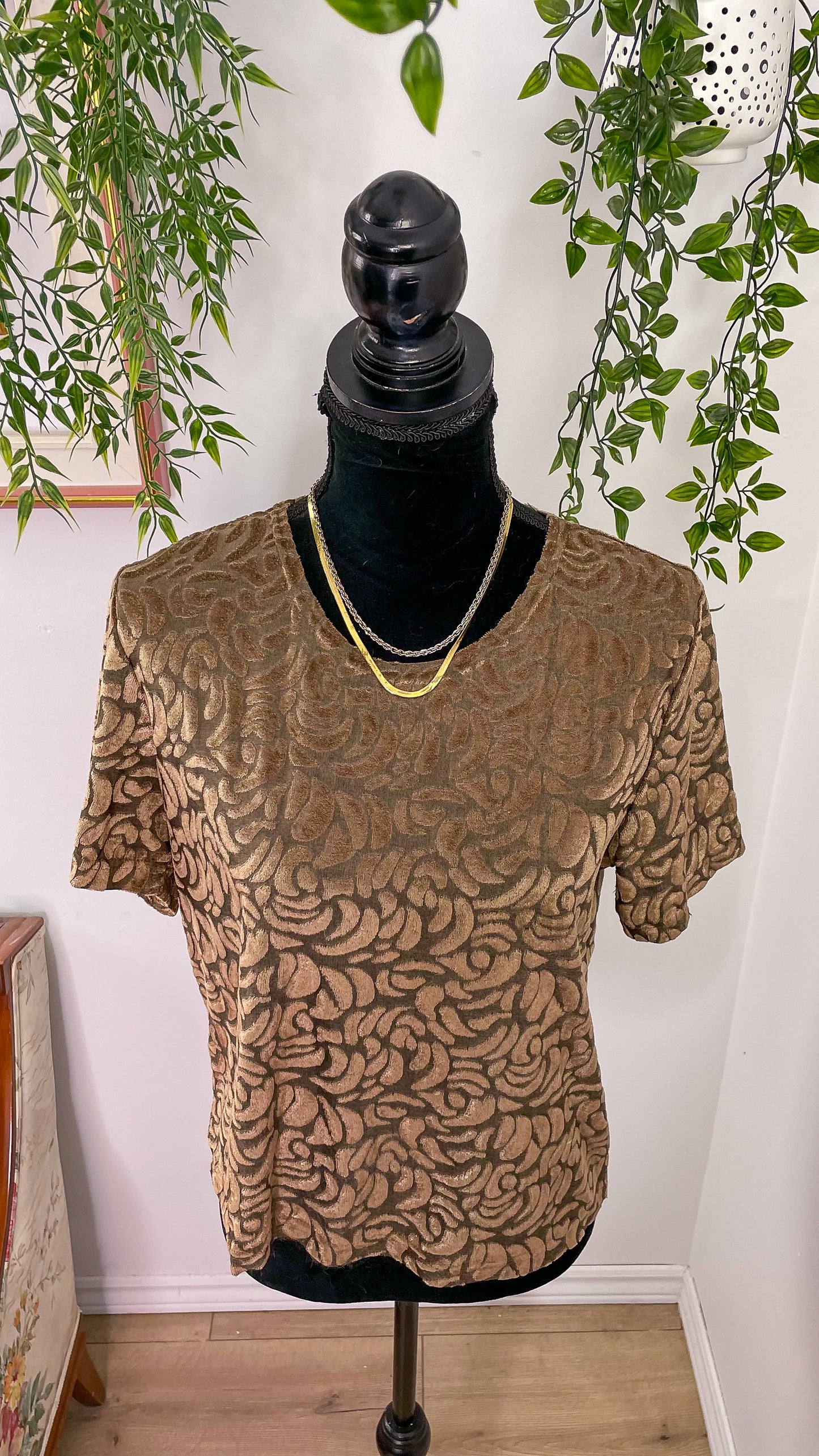 Golden velvet T-shirt - medium